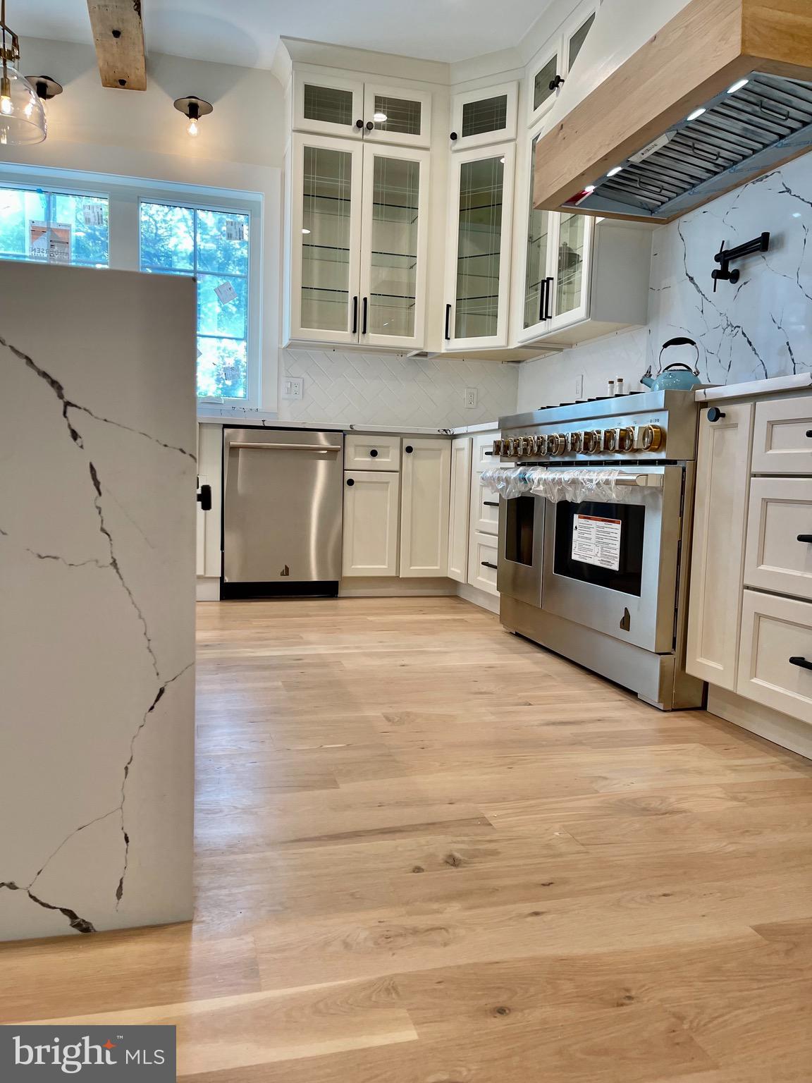 COUNTRY CLUB GROVE - Residential