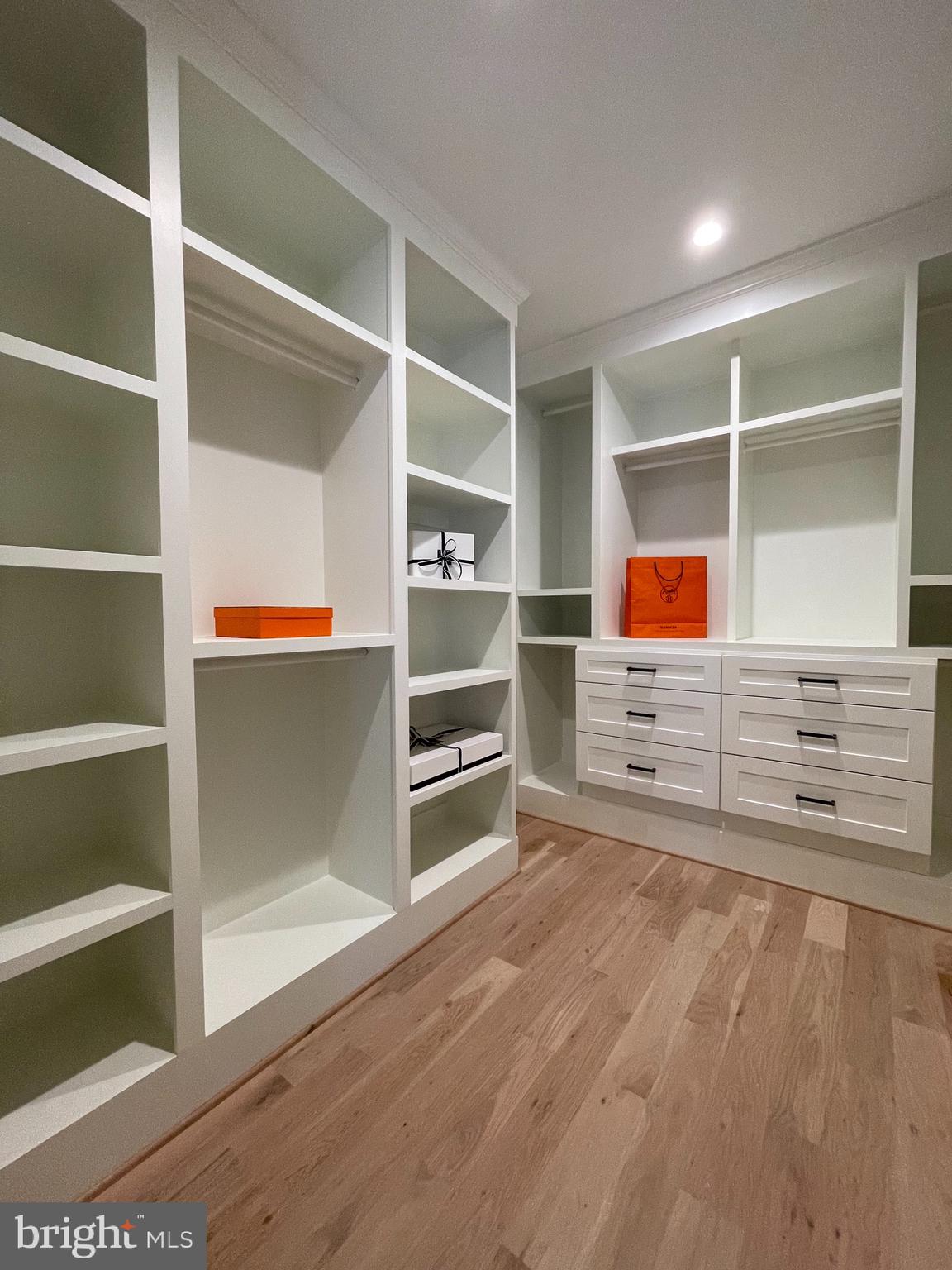 COUNTRY CLUB GROVE - Residential