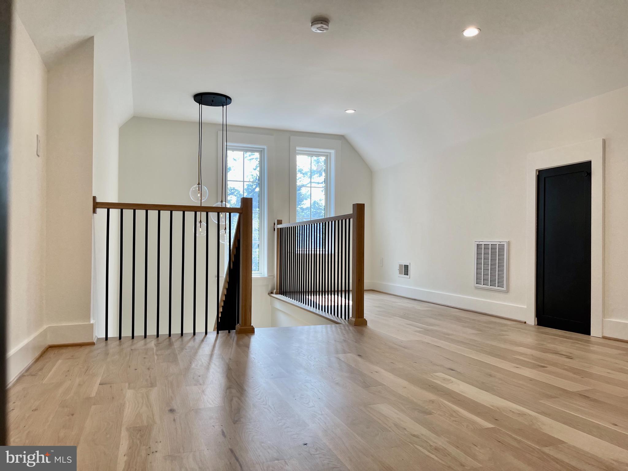 COUNTRY CLUB GROVE - Residential