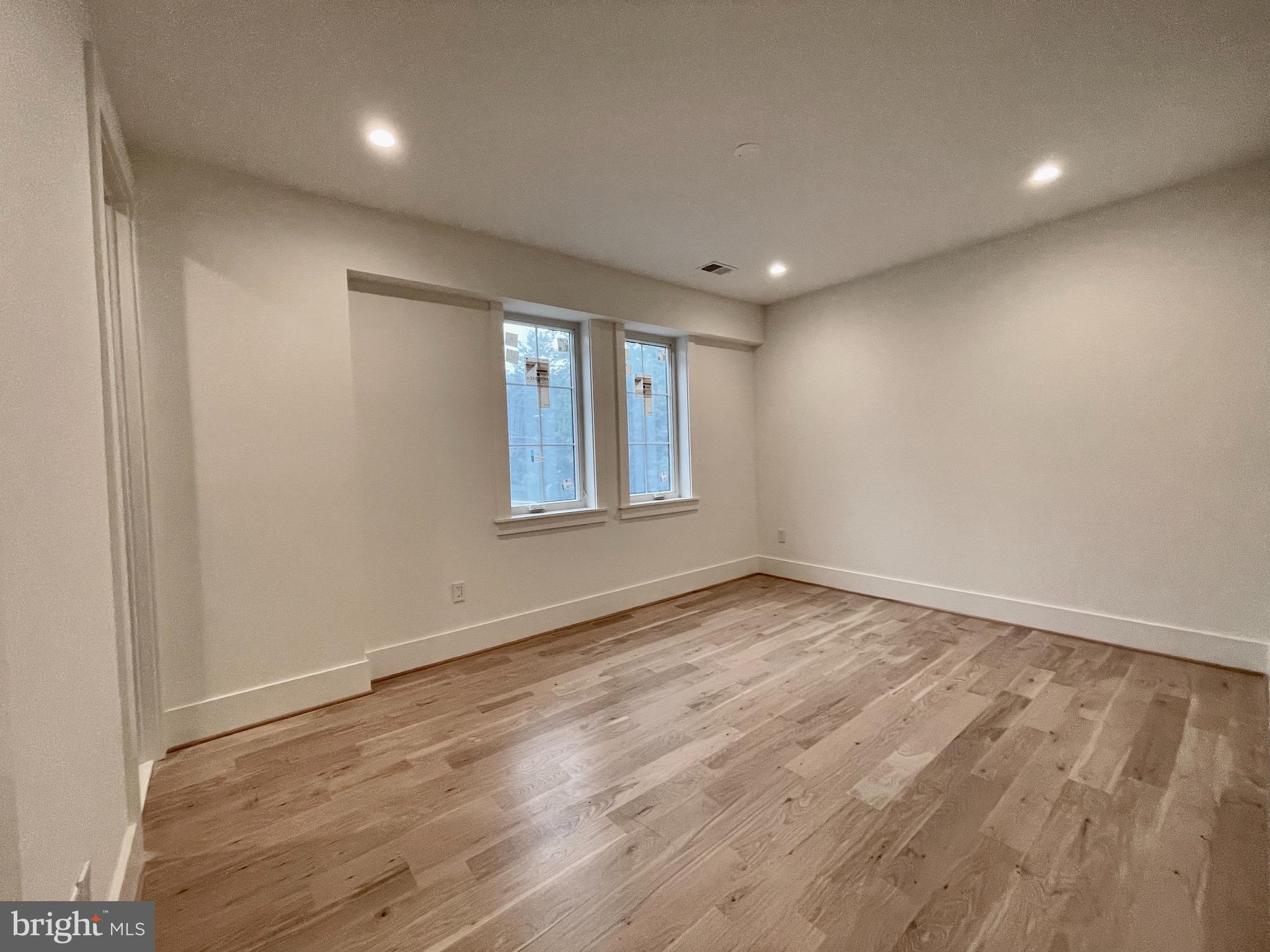 COUNTRY CLUB GROVE - Residential