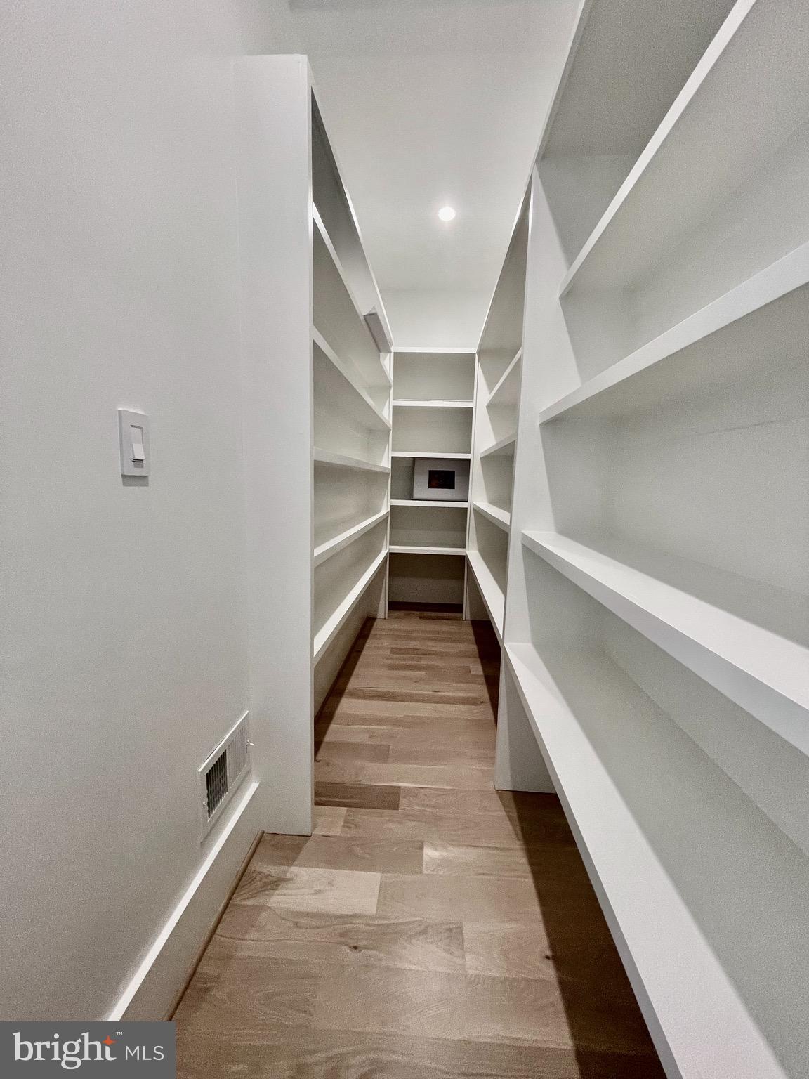 COUNTRY CLUB GROVE - Residential