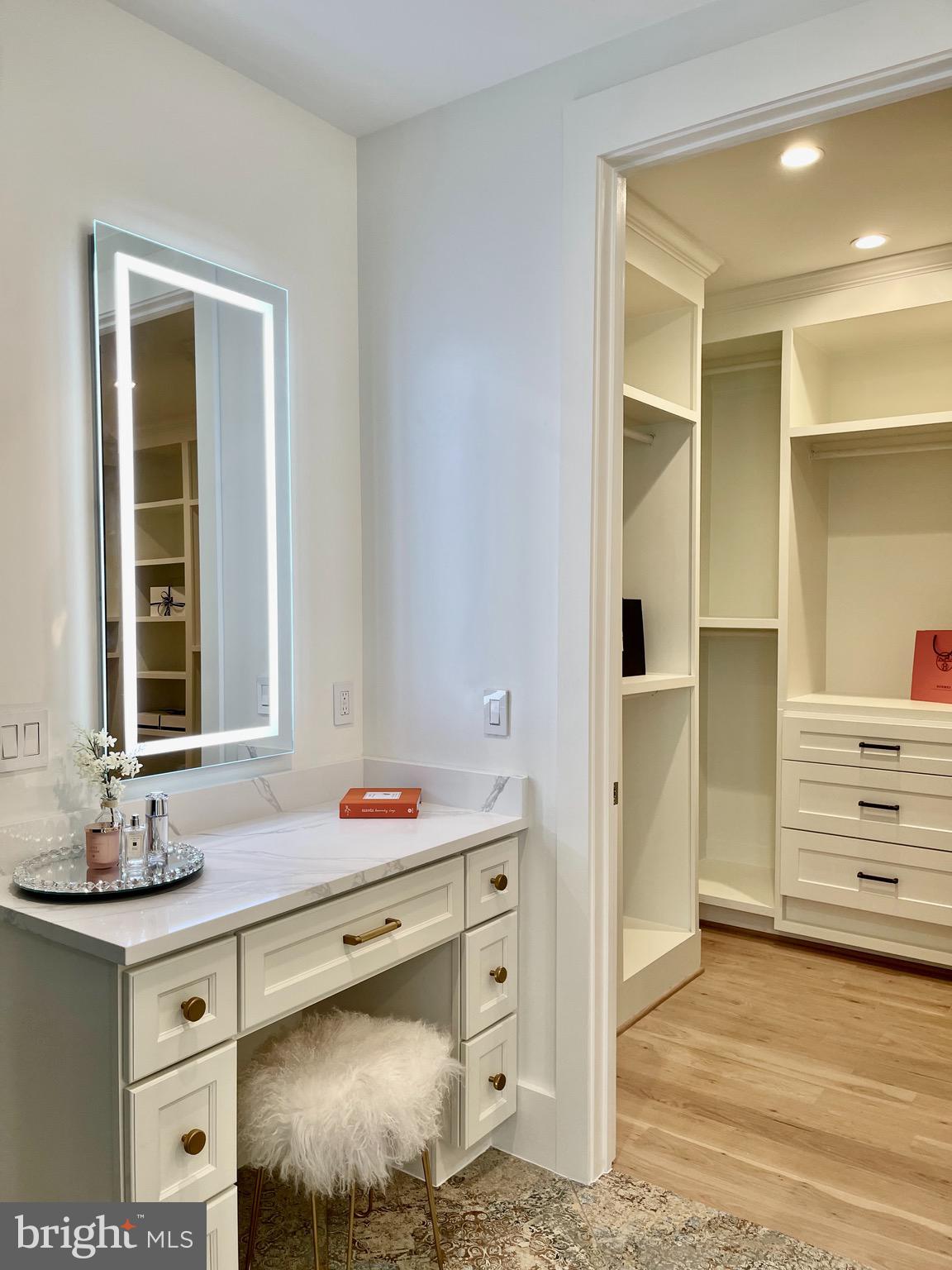 COUNTRY CLUB GROVE - Residential