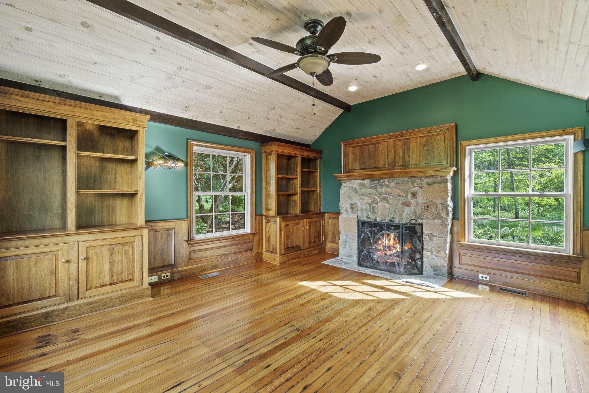 ELIZABETH FOX MOORE ESTA - Residential