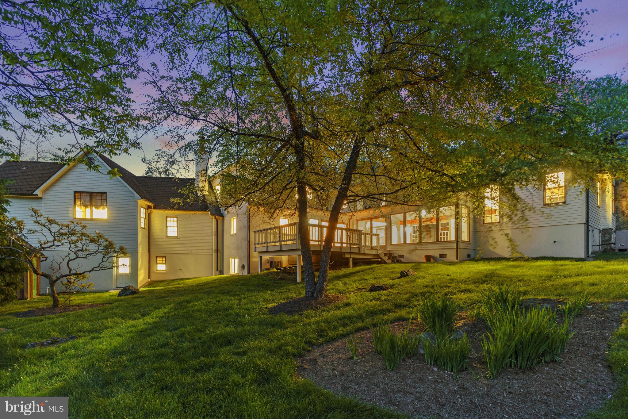 ELIZABETH FOX MOORE ESTA - Residential