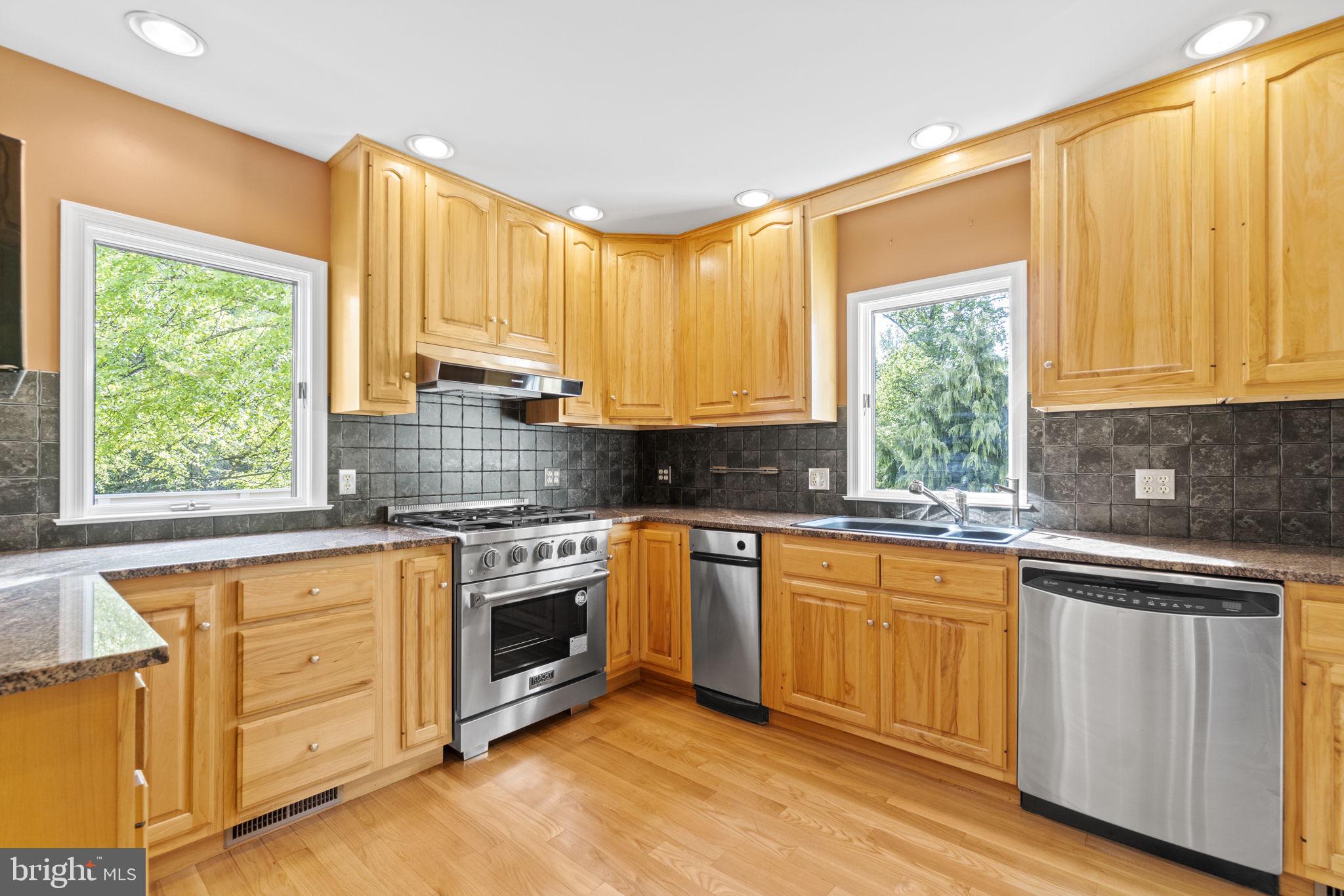 ELIZABETH FOX MOORE ESTA - Residential