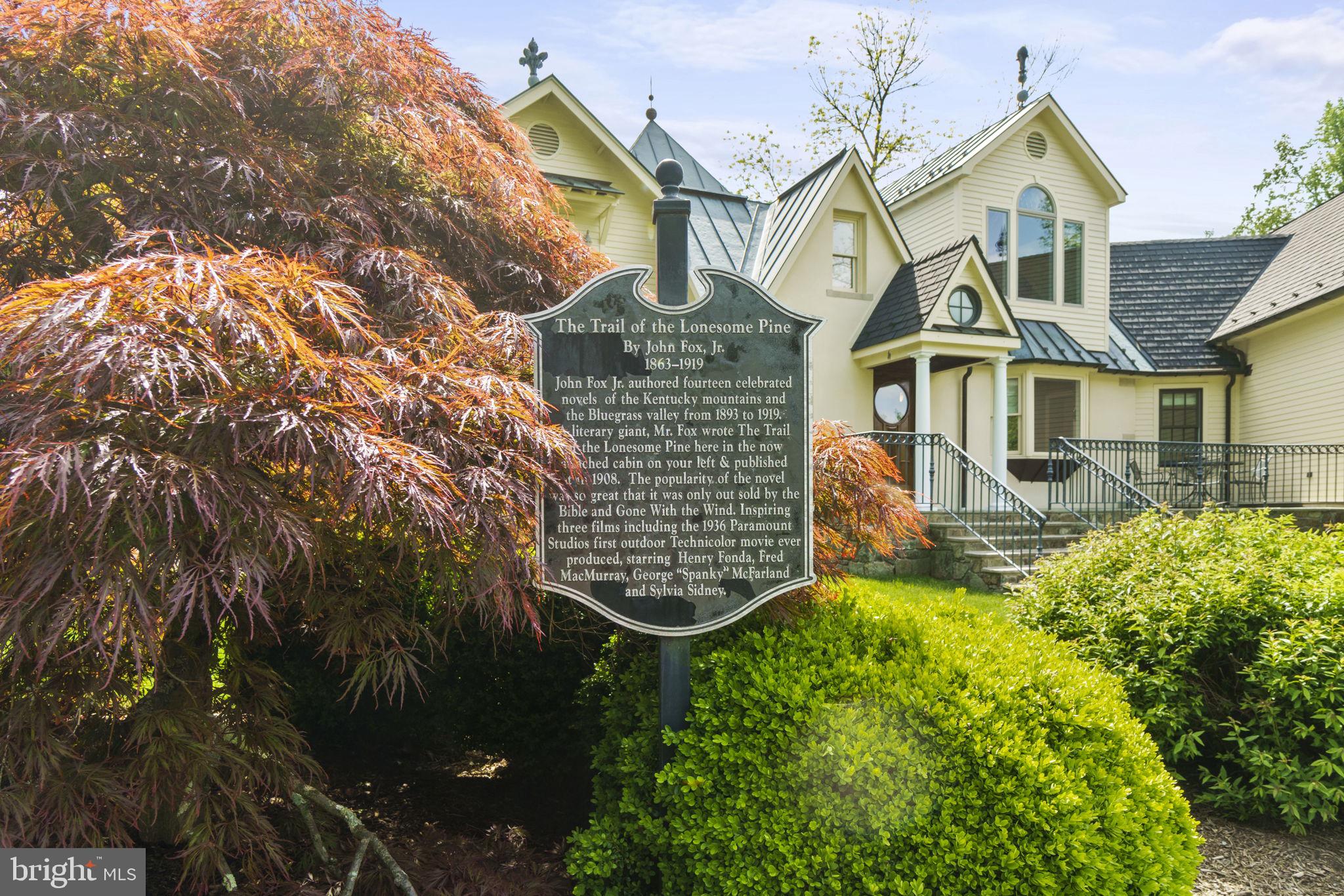 ELIZABETH FOX MOORE ESTA - Residential