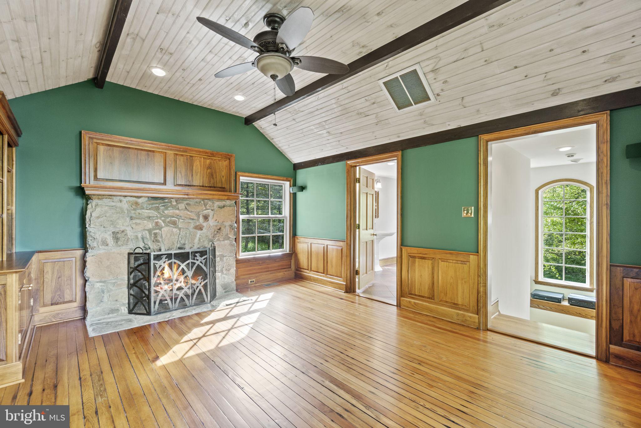 ELIZABETH FOX MOORE ESTA - Residential