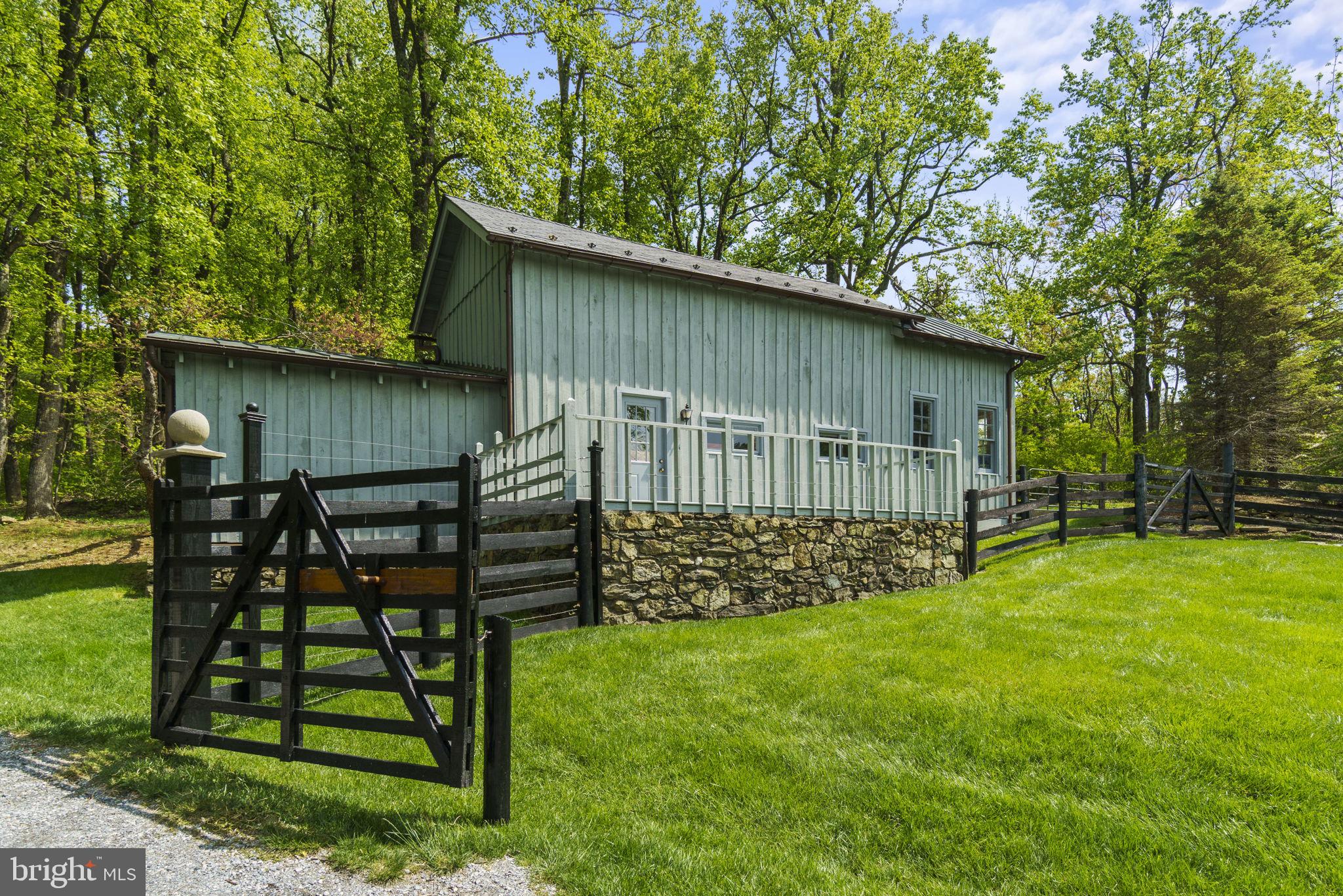 ELIZABETH FOX MOORE ESTA - Residential