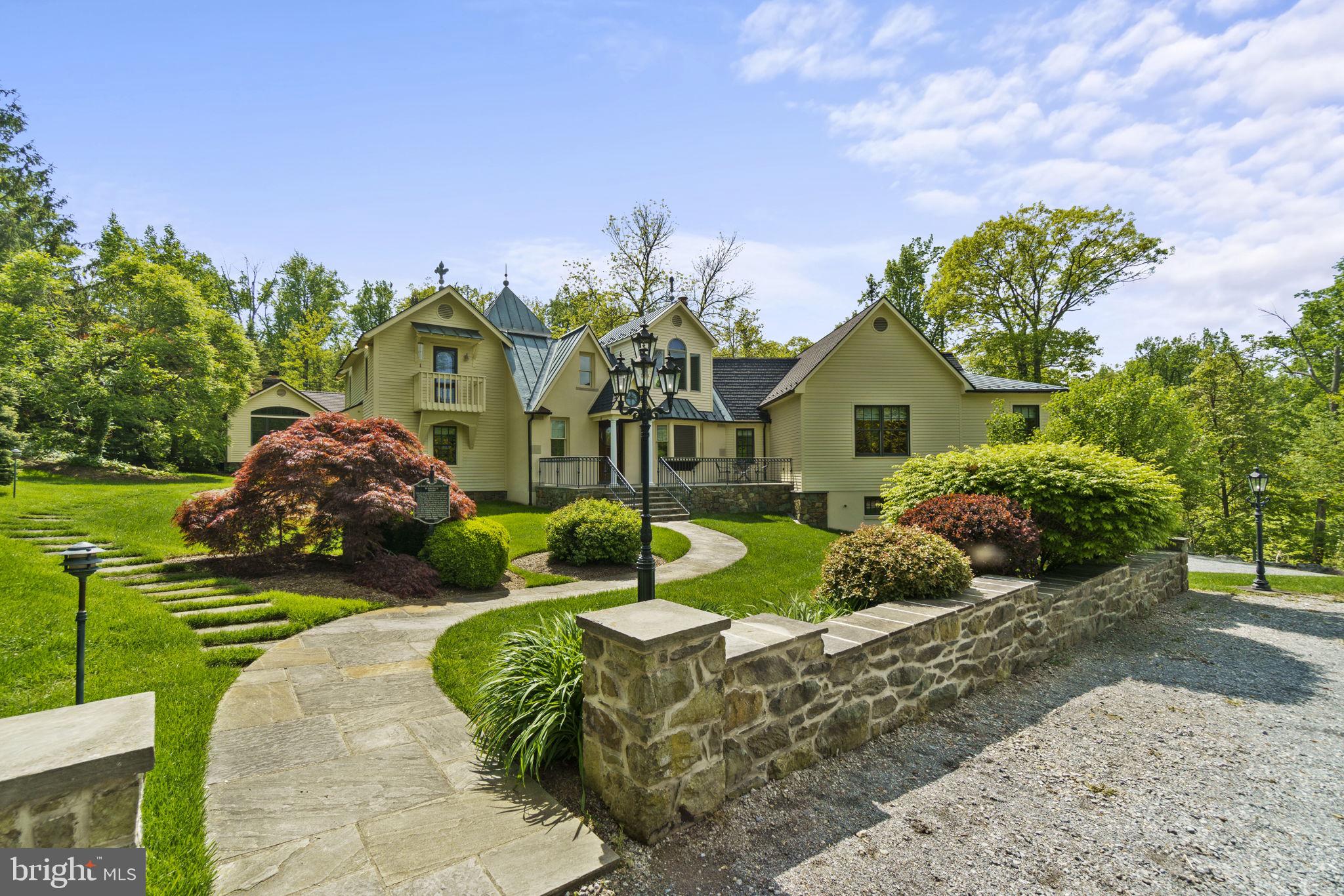 ELIZABETH FOX MOORE ESTA - Residential