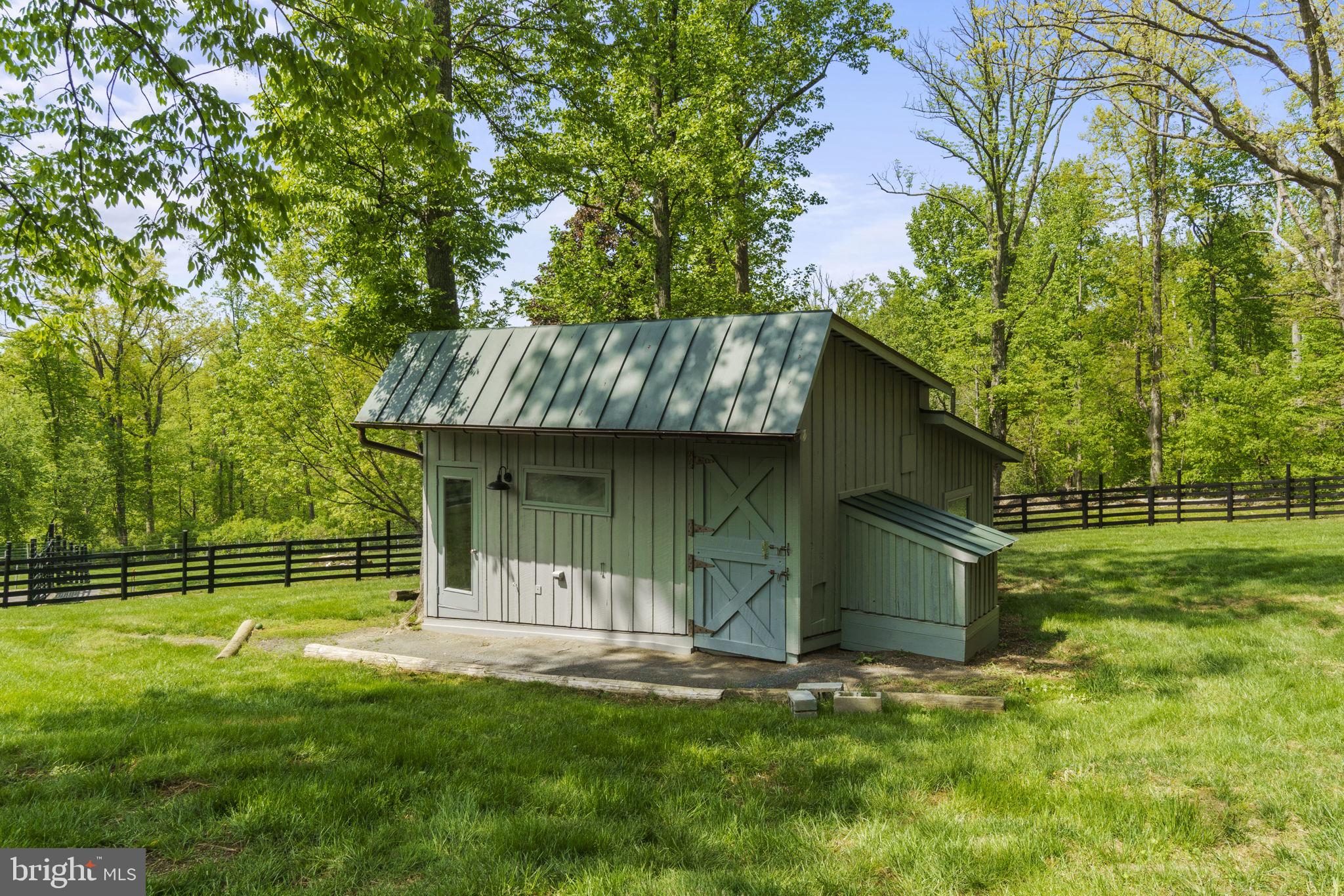 ELIZABETH FOX MOORE ESTA - Residential