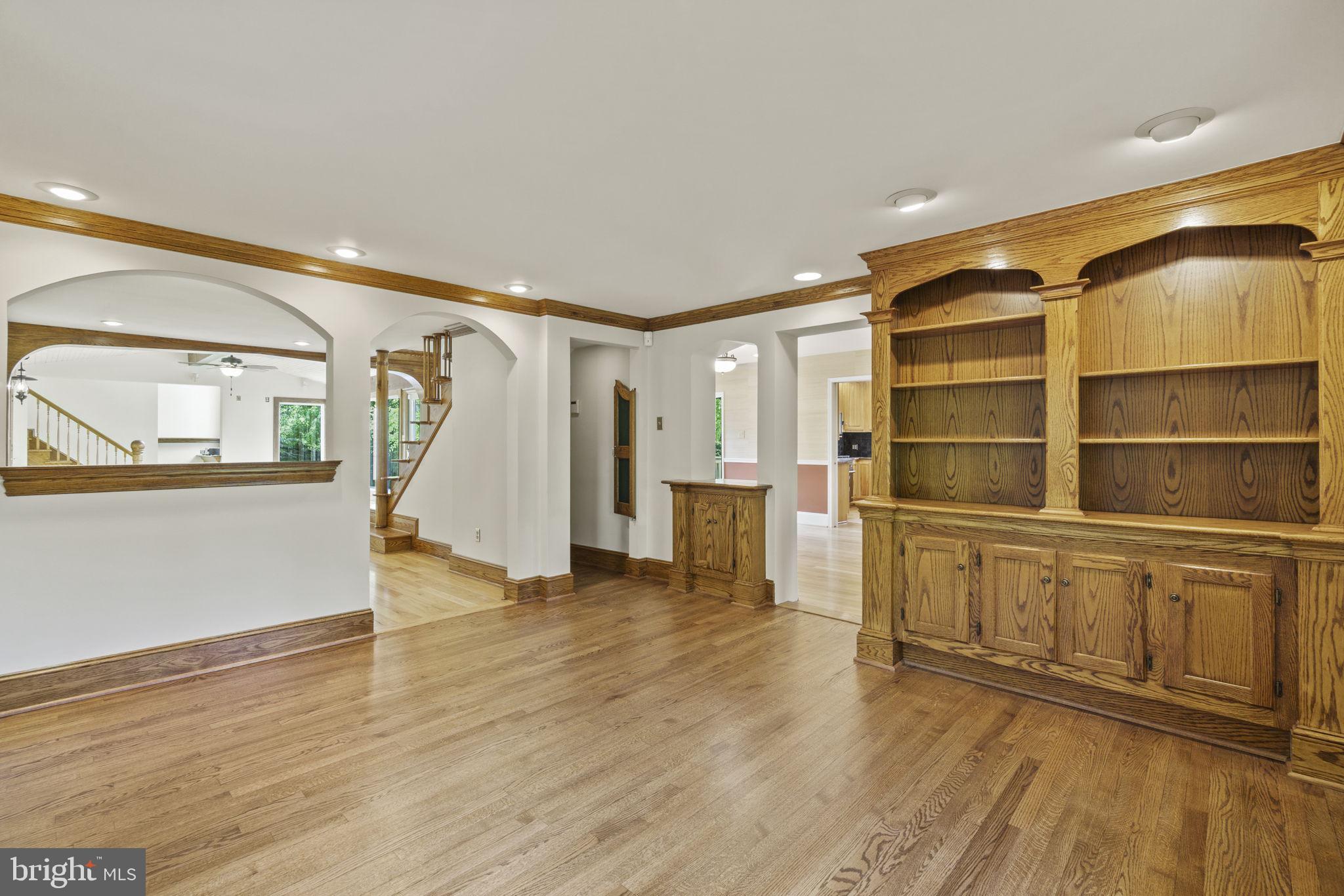 ELIZABETH FOX MOORE ESTA - Residential