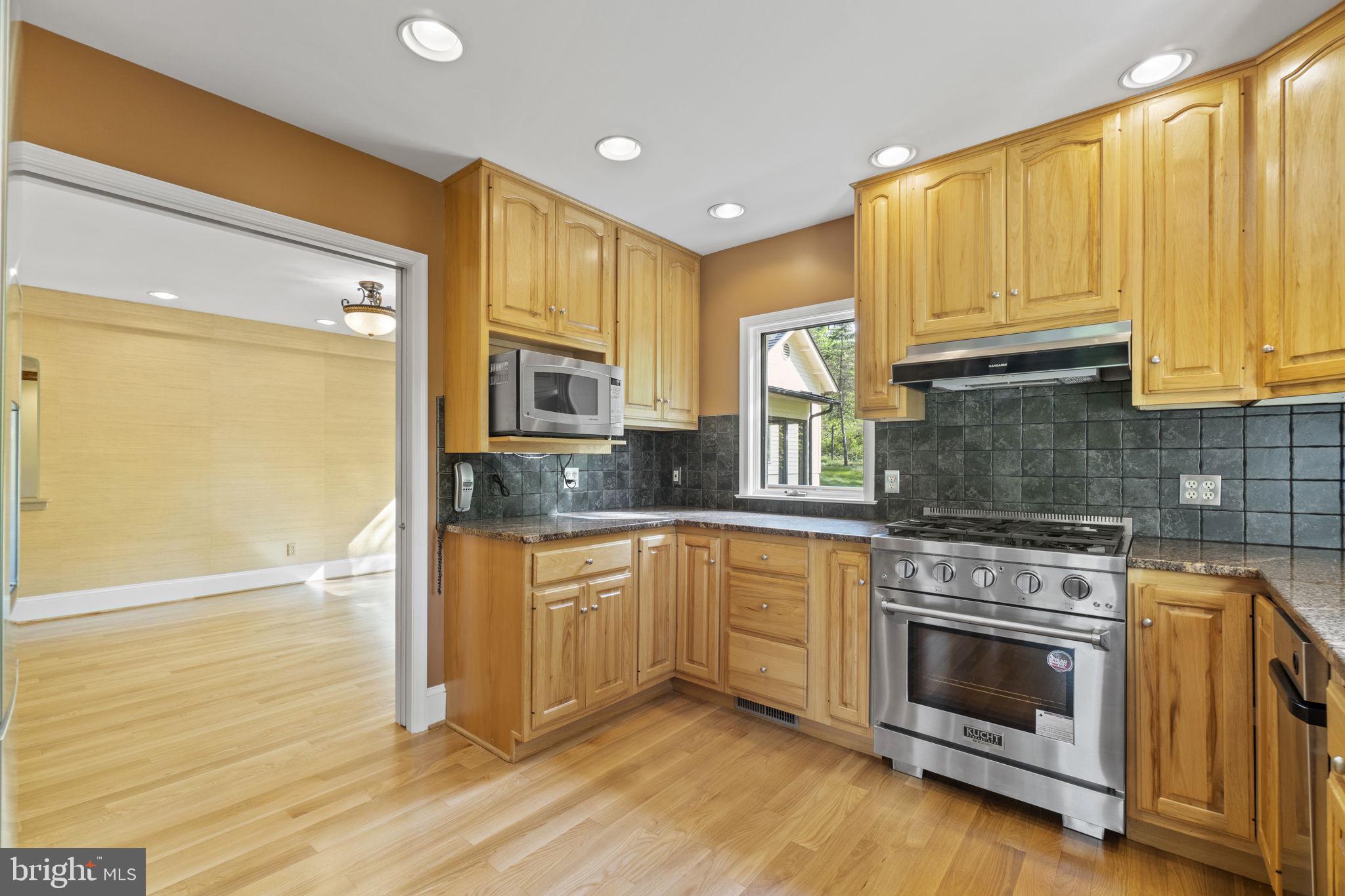 ELIZABETH FOX MOORE ESTA - Residential