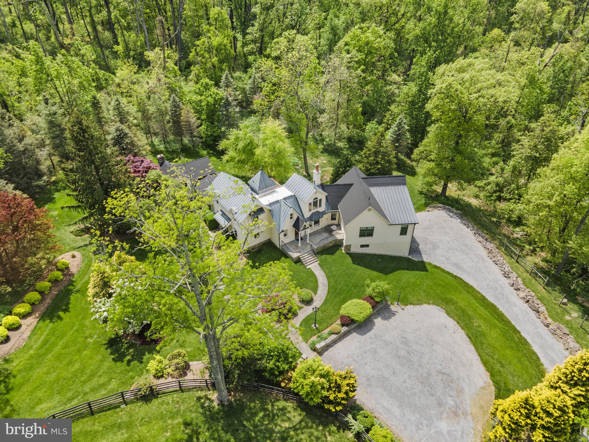 ELIZABETH FOX MOORE ESTA - Residential