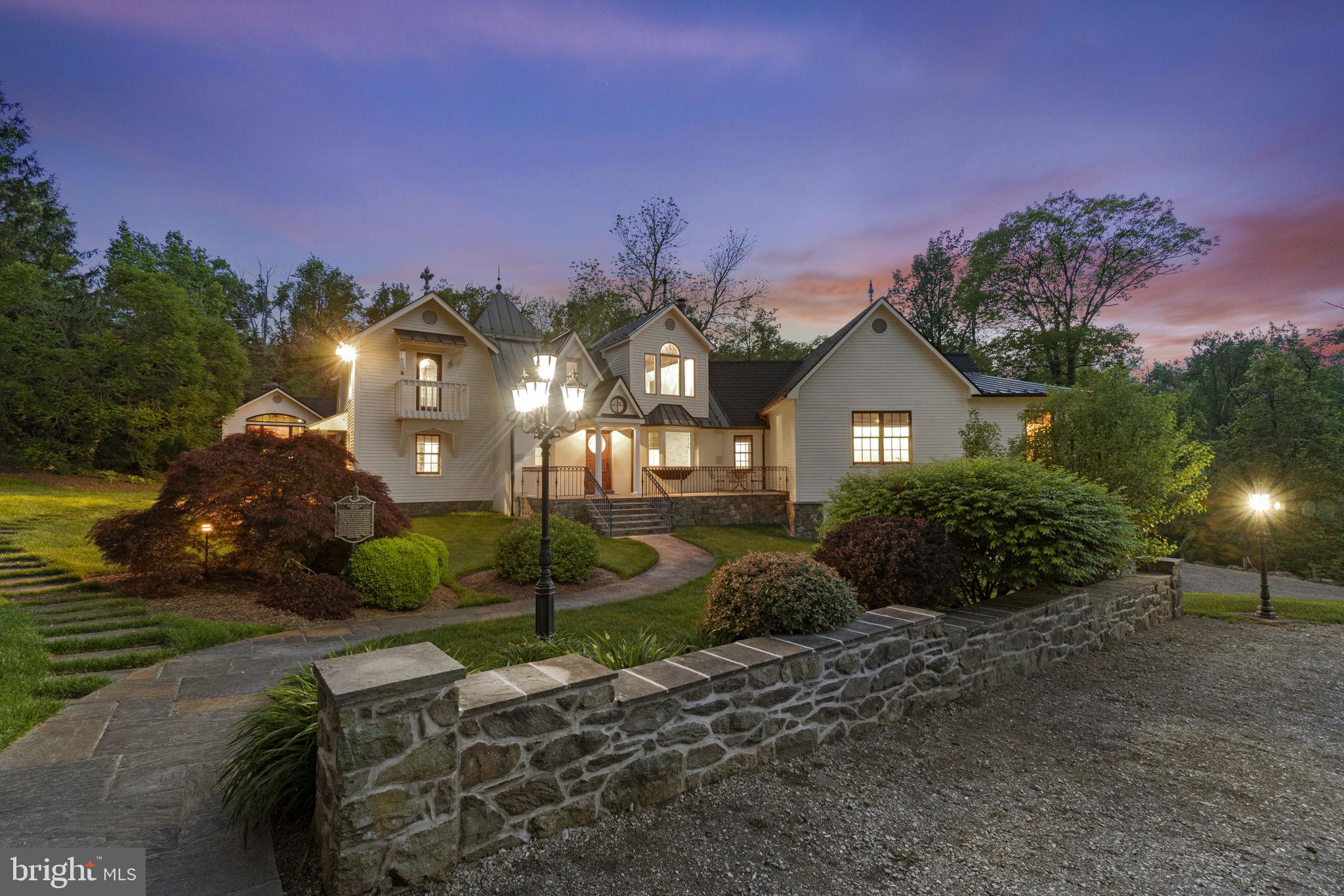 ELIZABETH FOX MOORE ESTA - Residential