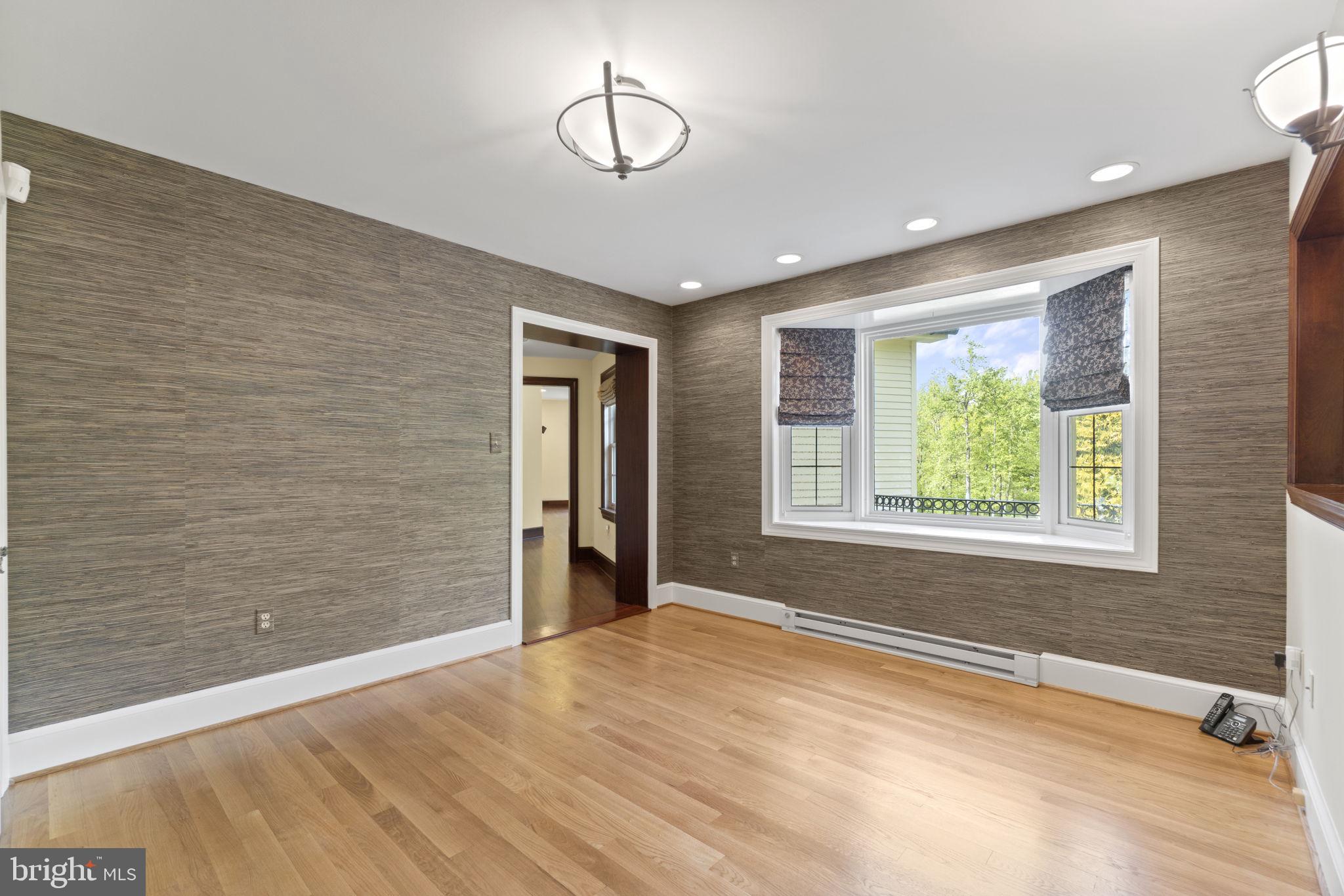 ELIZABETH FOX MOORE ESTA - Residential