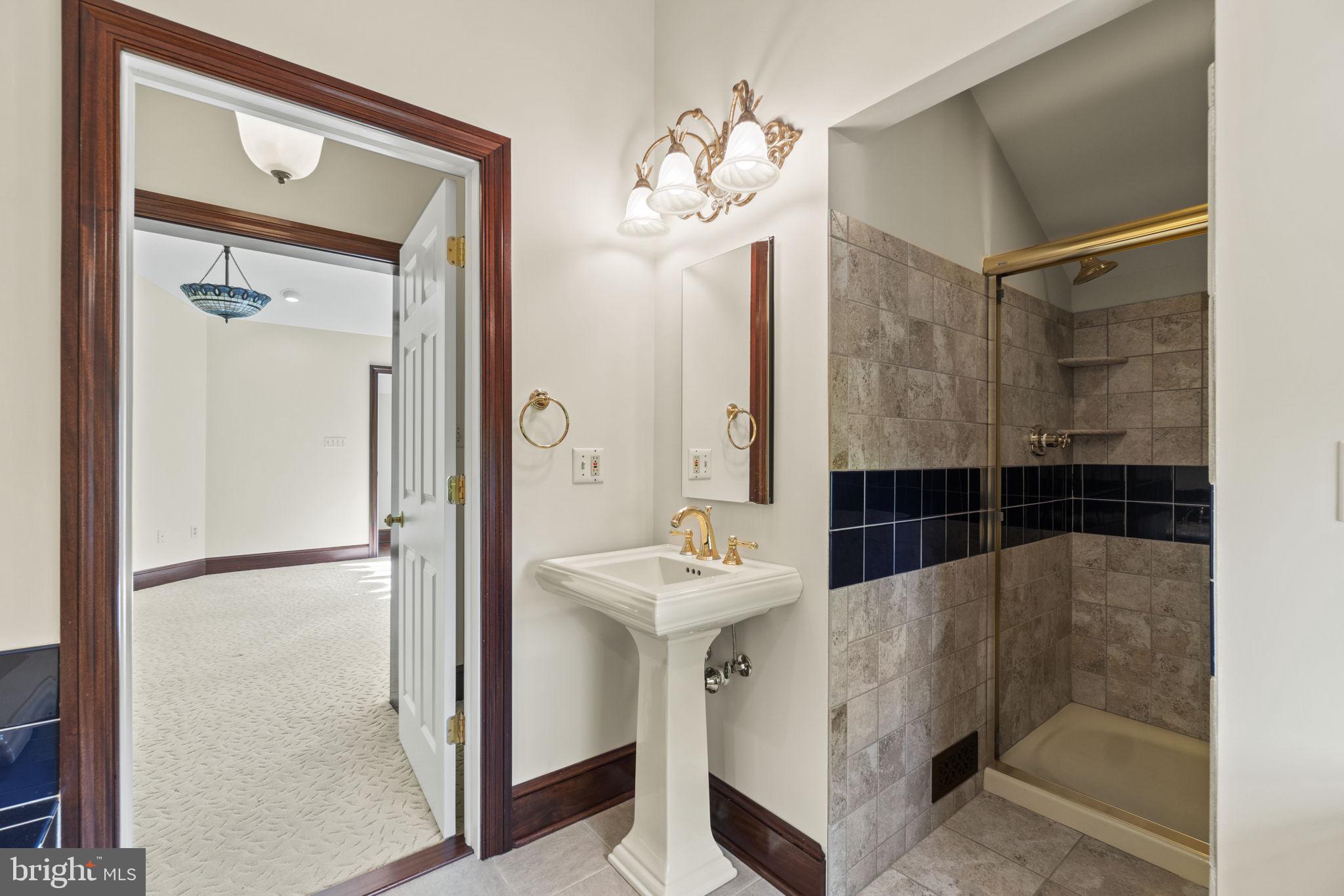 ELIZABETH FOX MOORE ESTA - Residential