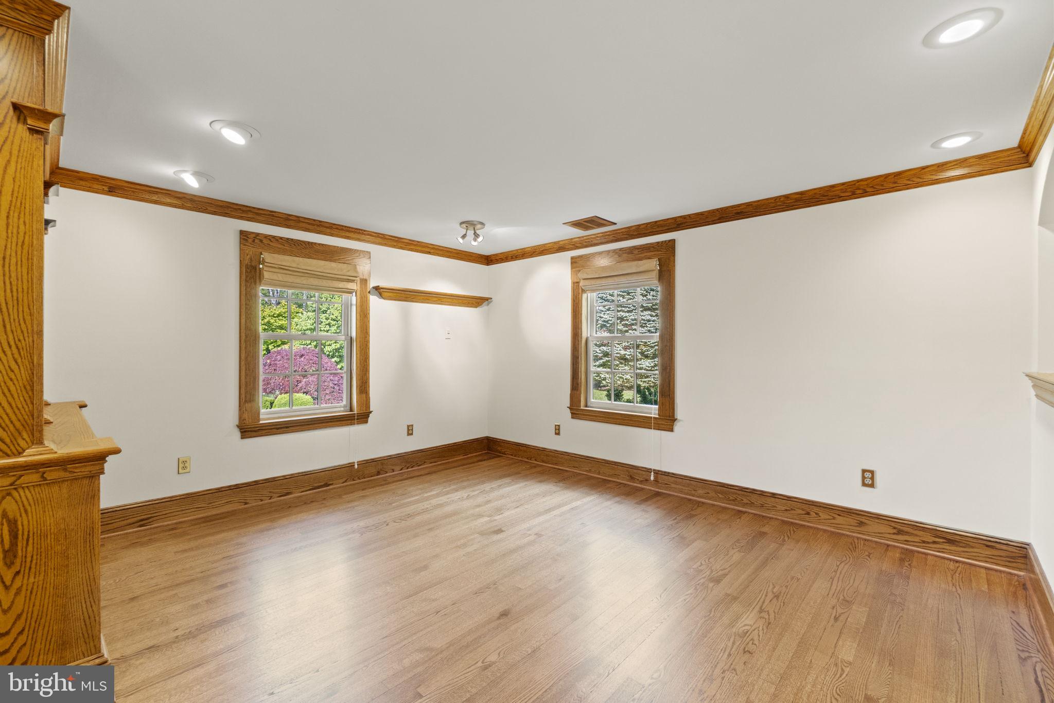 ELIZABETH FOX MOORE ESTA - Residential