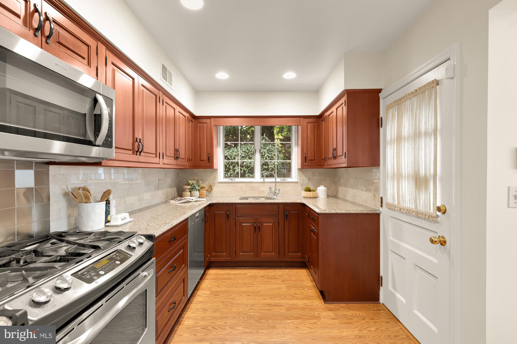 WHEATLEY HILLS - Residential