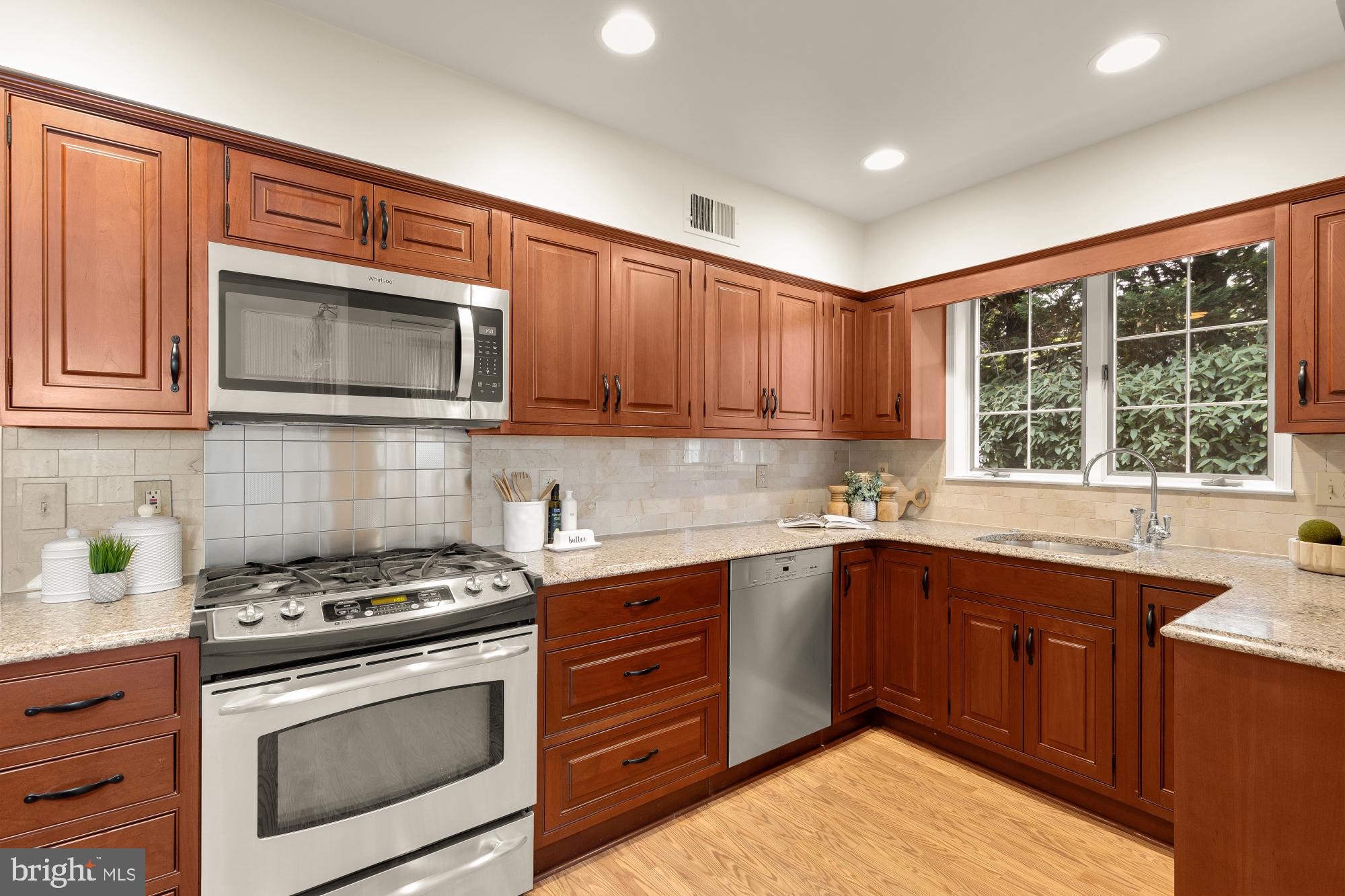 WHEATLEY HILLS - Residential