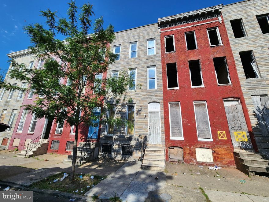 ONLINE AUCTION: Bidding begins 8/02/2024 @ 10:00 AM. Bidding ends 8/06/2024 @ 12:00 PM. List Price is Suggested Opening Bid3 Story Townhouse located in the Carrollton Ridge area of Baltimore City. Residents can enjoy the nearby attractions such as Westside Shopping Center, Carroll Park, Carroll Park Golf Course, & Mount Clare Junction Shopping Center. Easy Access to Major Traffic Artery Pratt St. Deposit: $5,000.