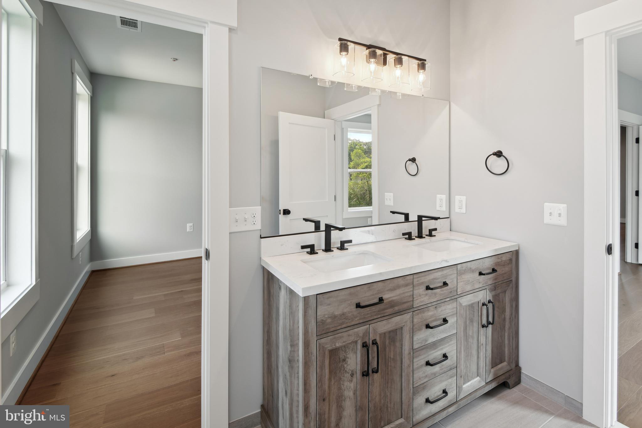 COLUMBIA BEACH - Residential