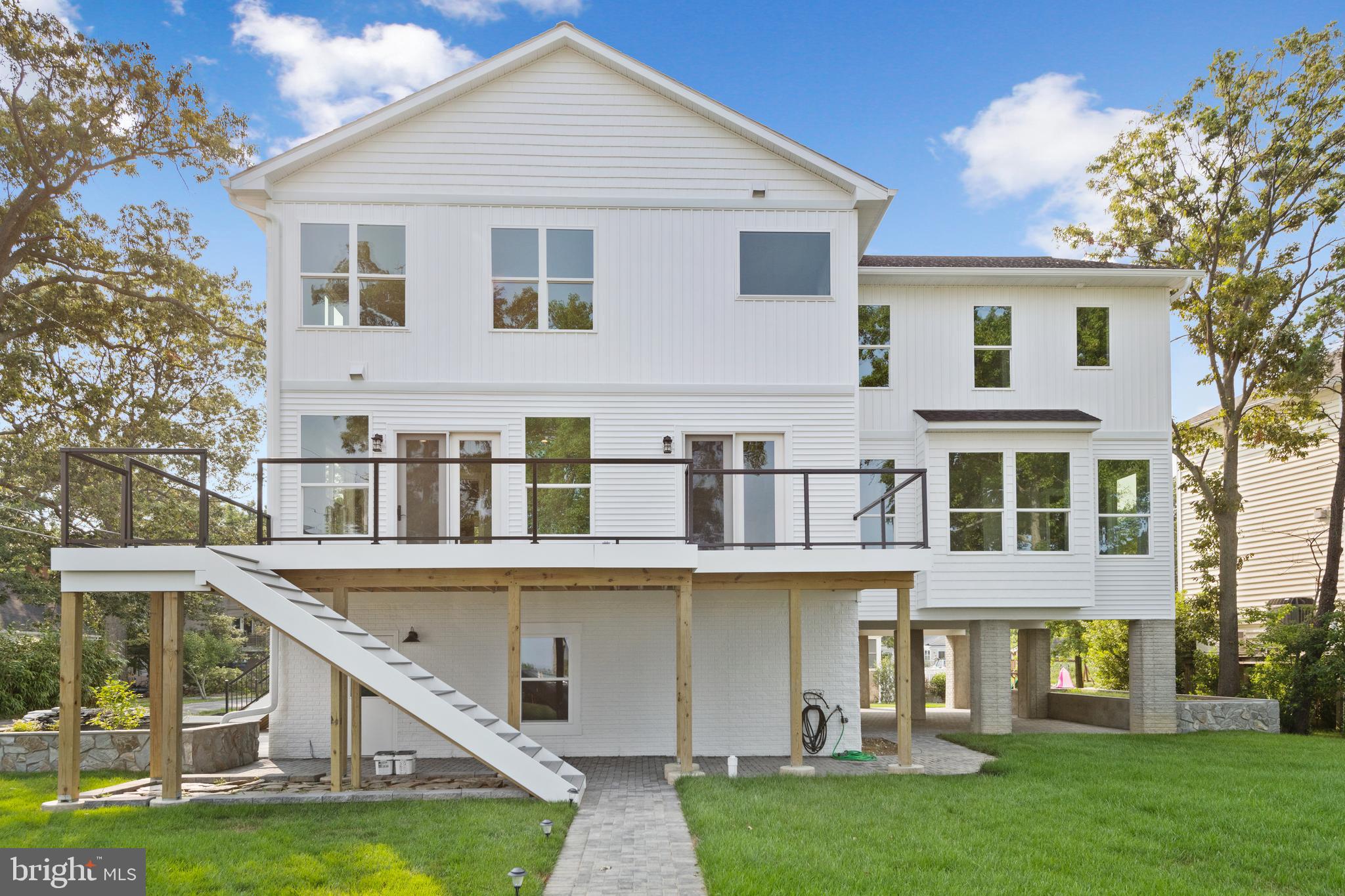 COLUMBIA BEACH - Residential