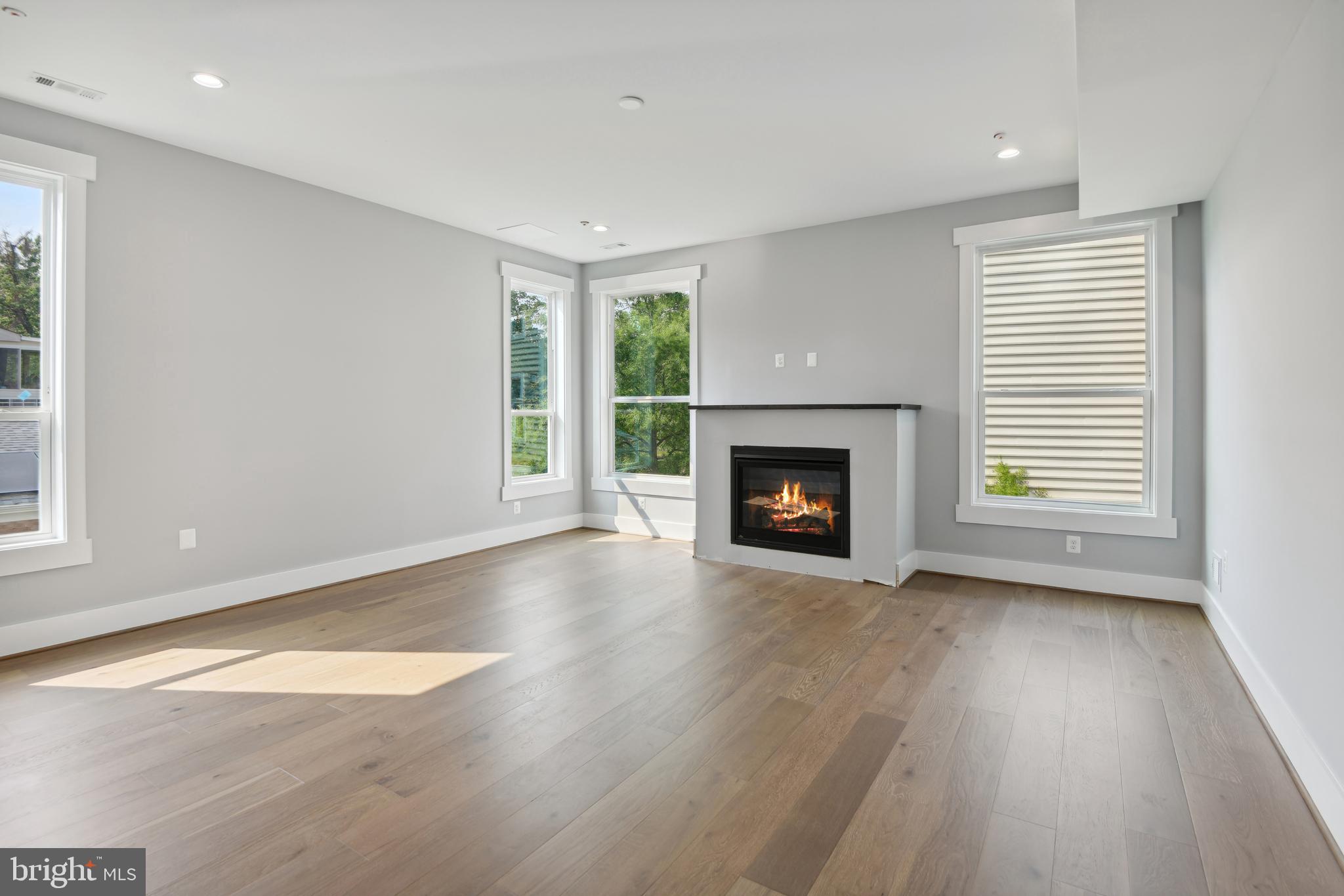 COLUMBIA BEACH - Residential