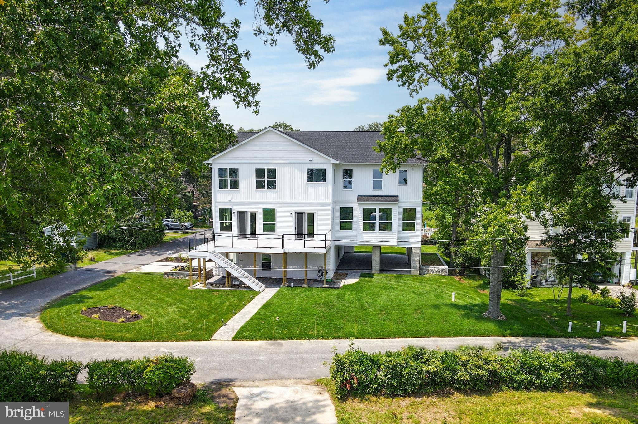 COLUMBIA BEACH - Residential