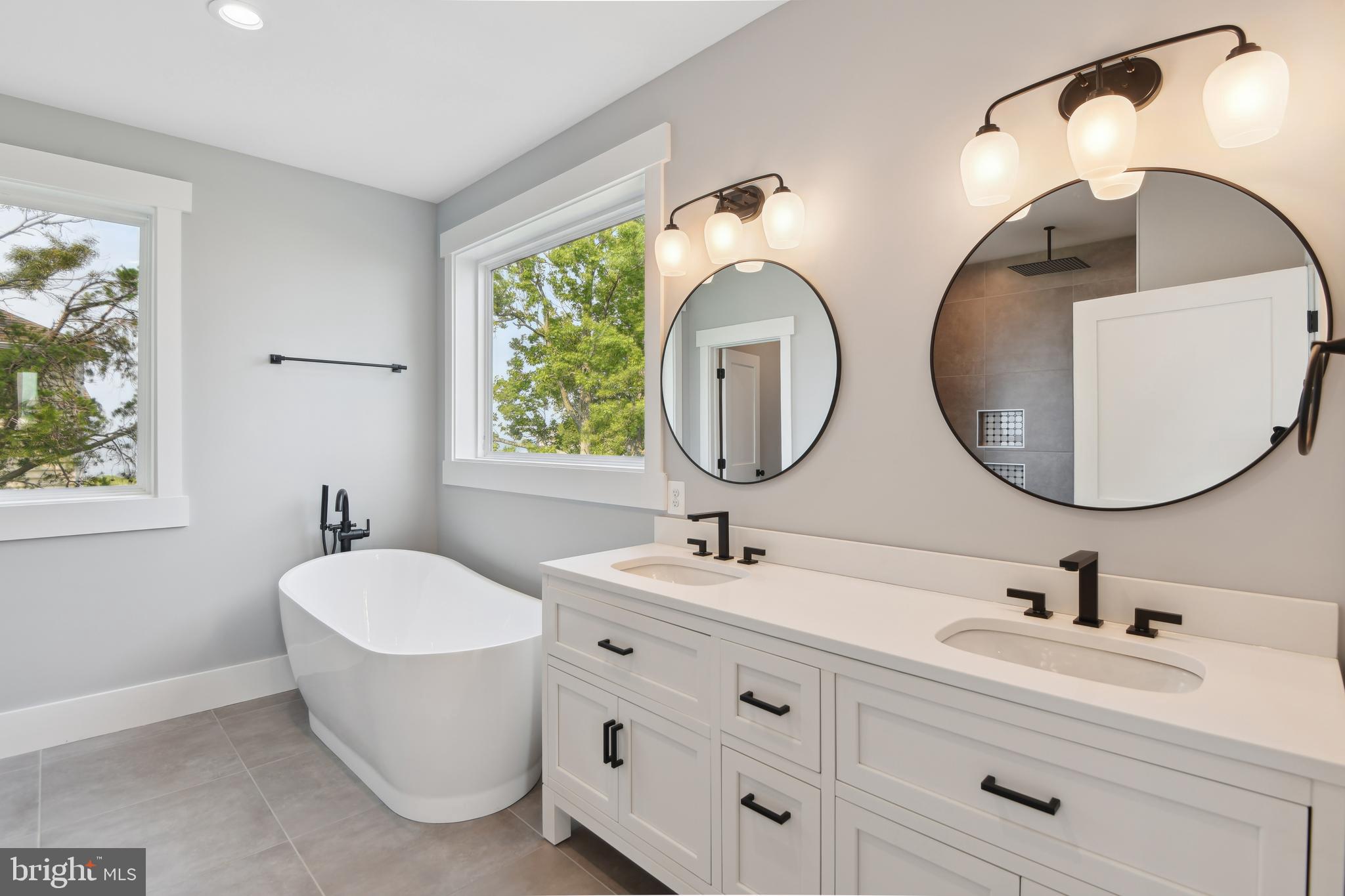 COLUMBIA BEACH - Residential