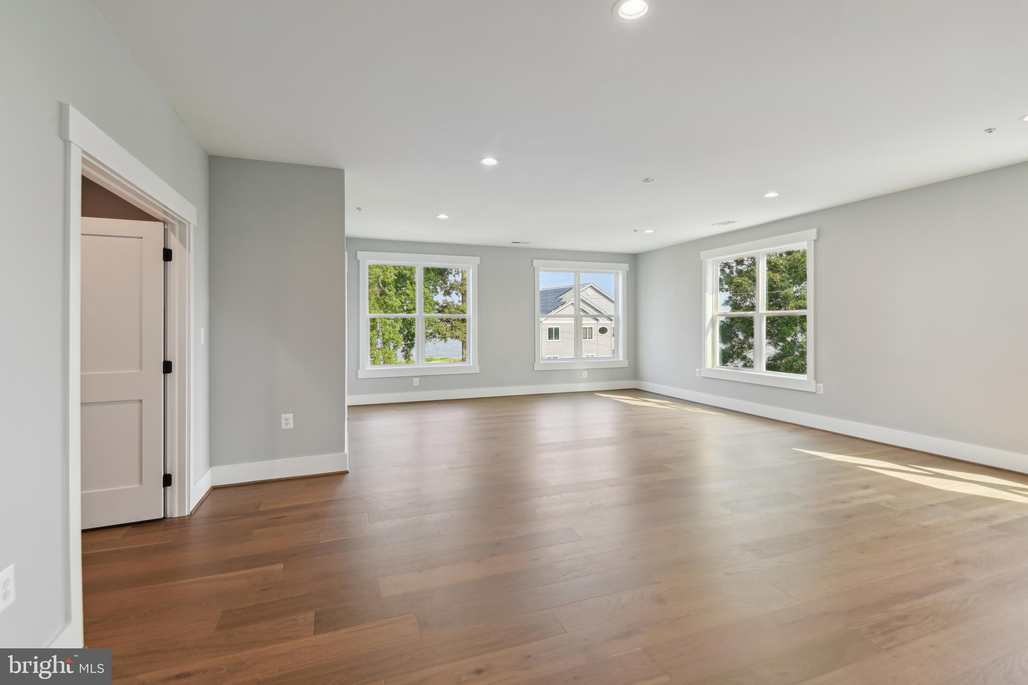 COLUMBIA BEACH - Residential