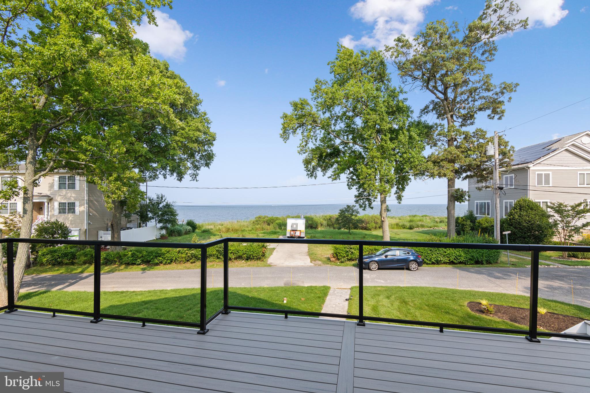 COLUMBIA BEACH - Residential