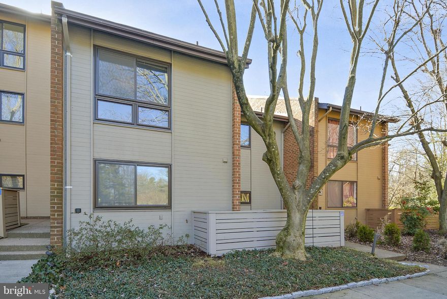 Backs to the Golf Course AND 10-15 Min Walk to Metro!  GORGEOUS contemporary townhome w/ remodeled kitchen and bathrooms. Chef's kitchen w/ gas stove, stainless steel appliances + endless counterspace. Open floorplan from kitchen to dining. Plantation shutters on main level, wood floors thruout & ceiling fans. All windows replaced. Upgraded patio perfect for BBQ's & relaxing golf course views.