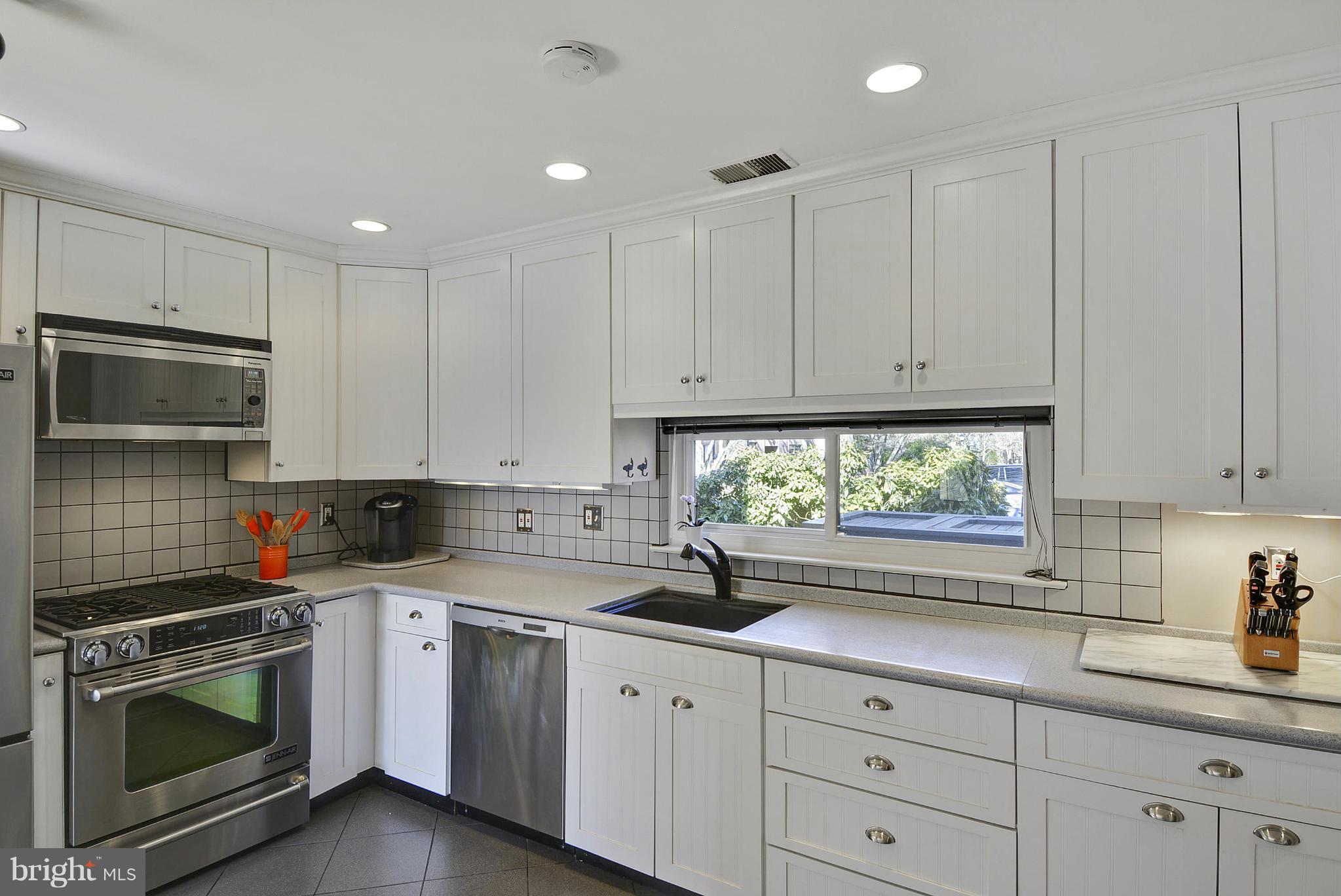 RESTON - Residential