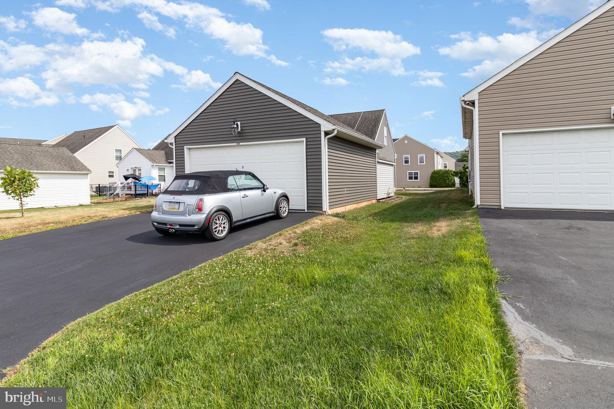 CASTLETON - Residential