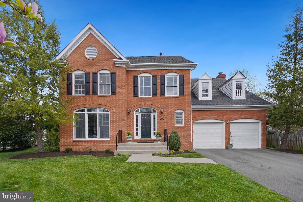 MEADOW HALL - Residential