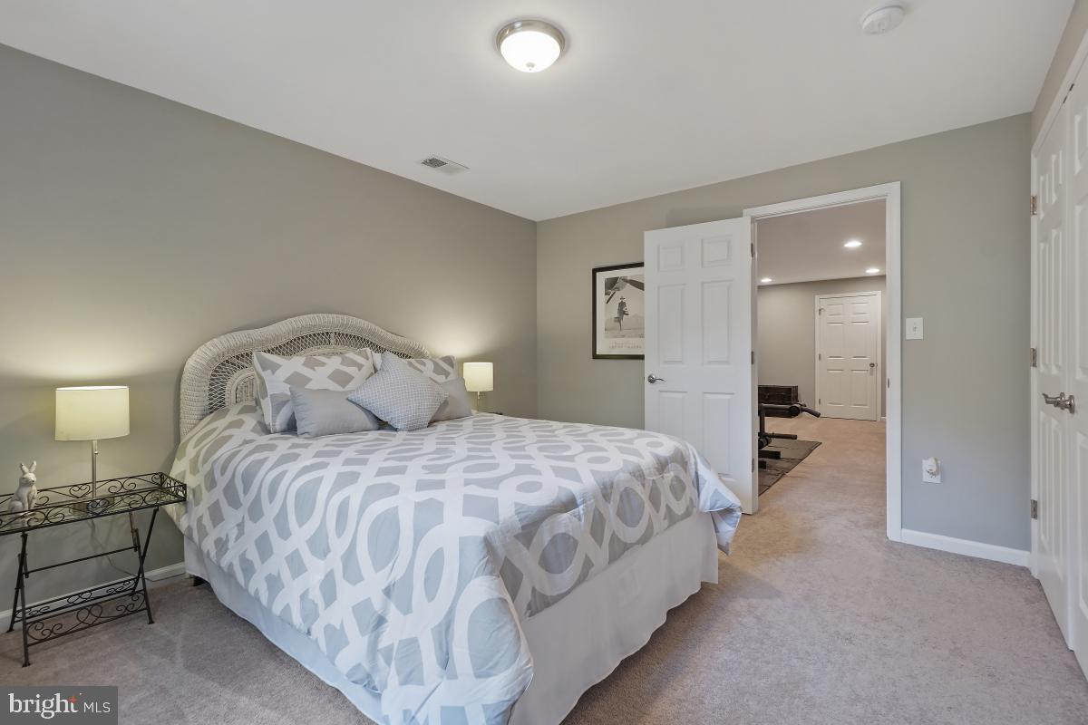 MEADOW HALL - Residential