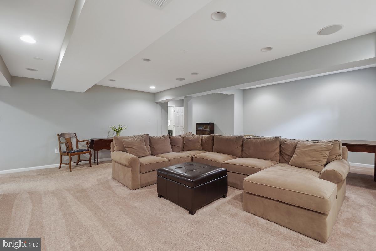 MEADOW HALL - Residential