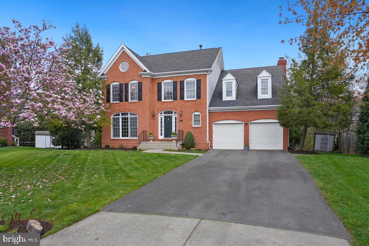 MEADOW HALL - Residential