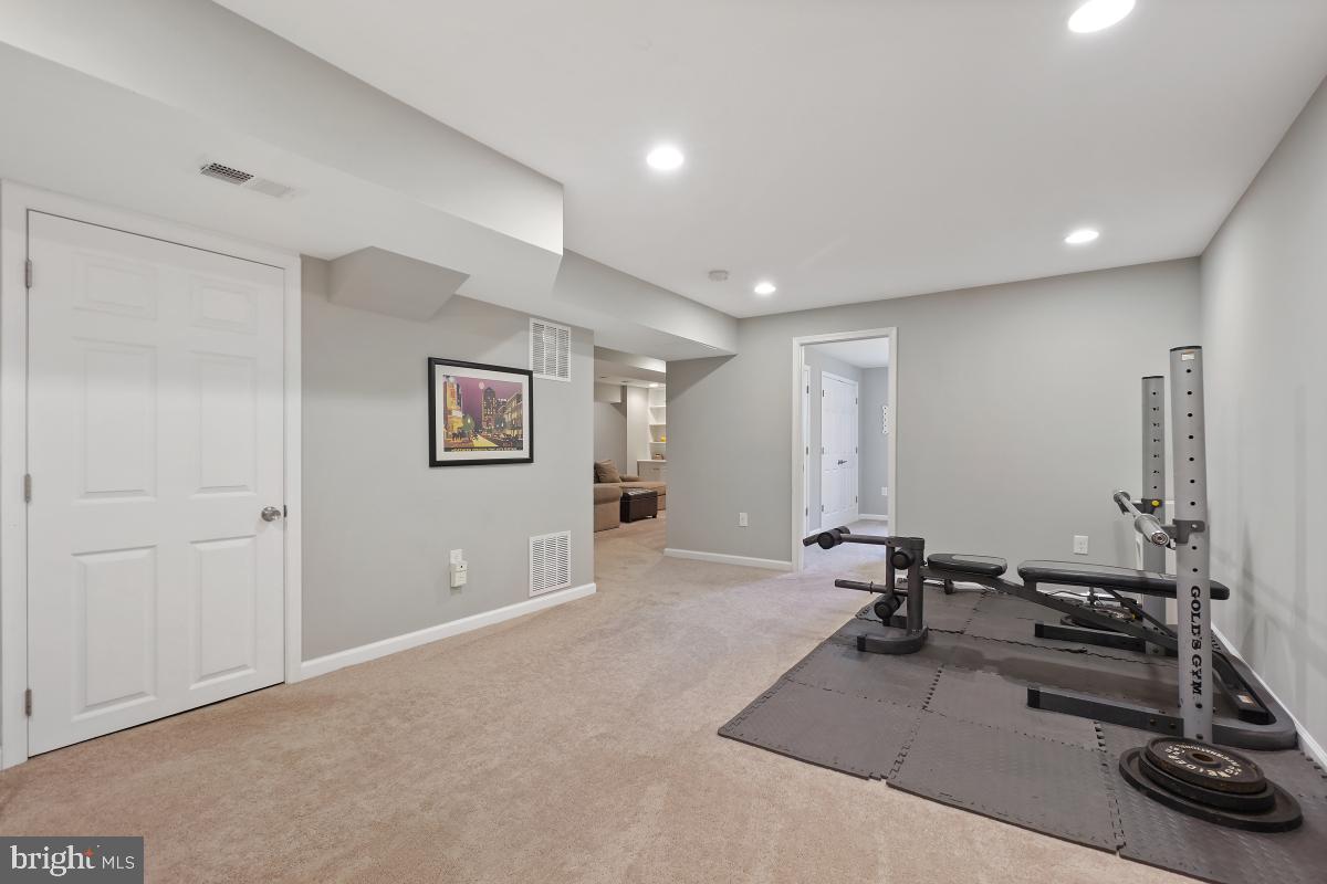 MEADOW HALL - Residential