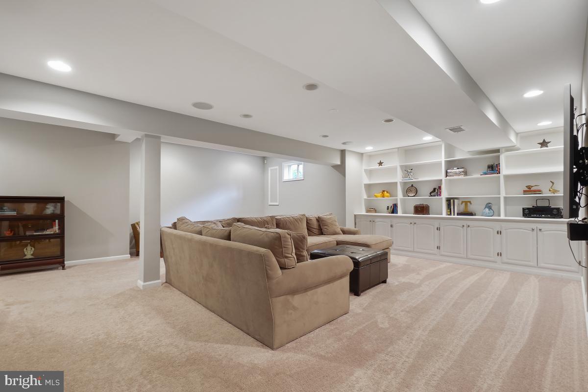 MEADOW HALL - Residential