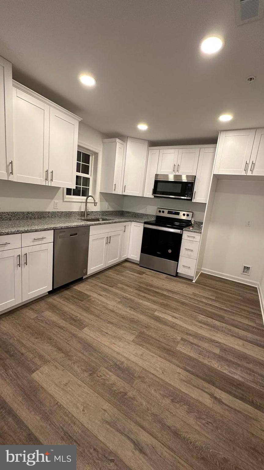 WATERFORD SQUARE - Residential Lease