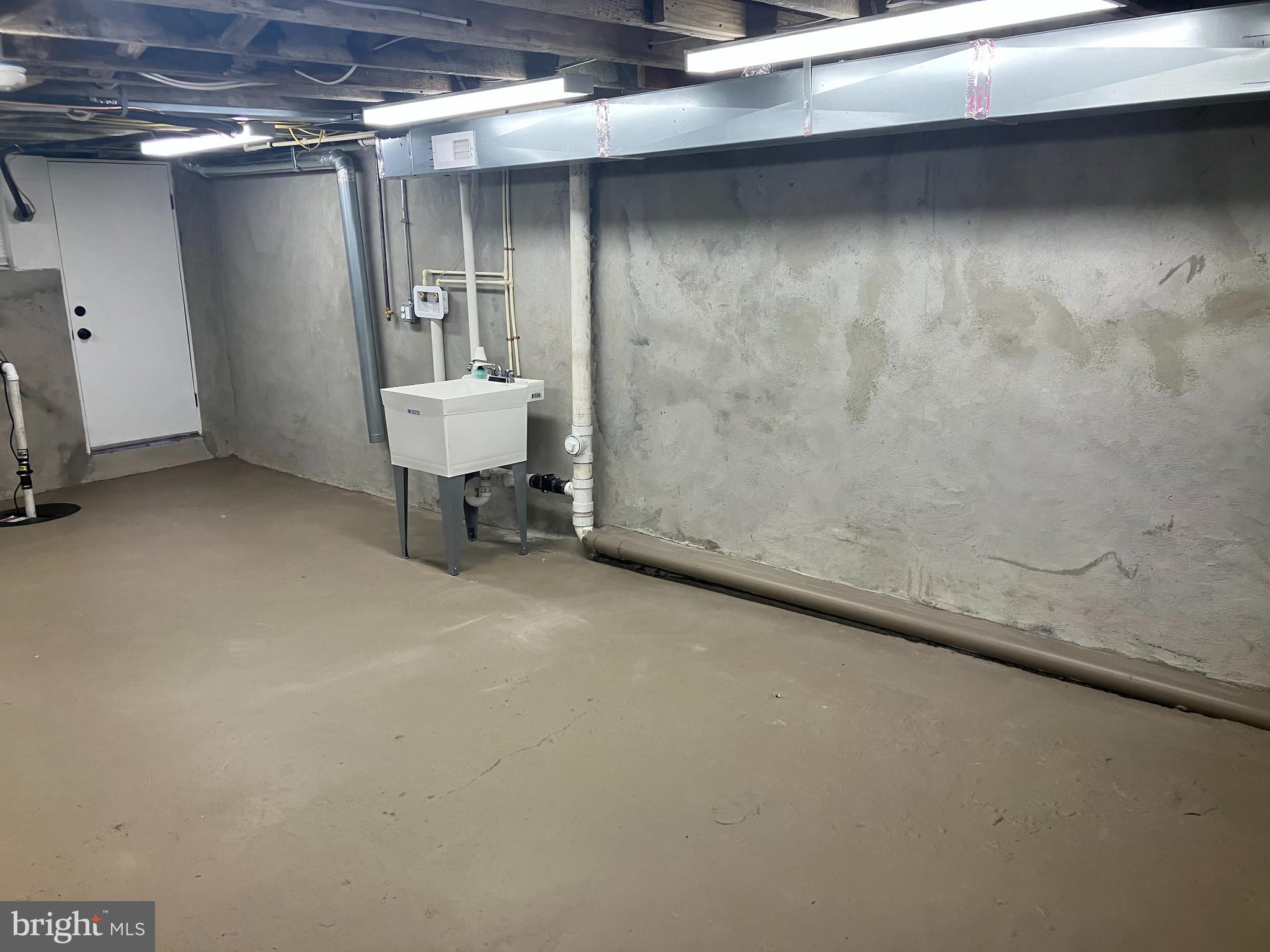 FOUR BY FOUR - Residential