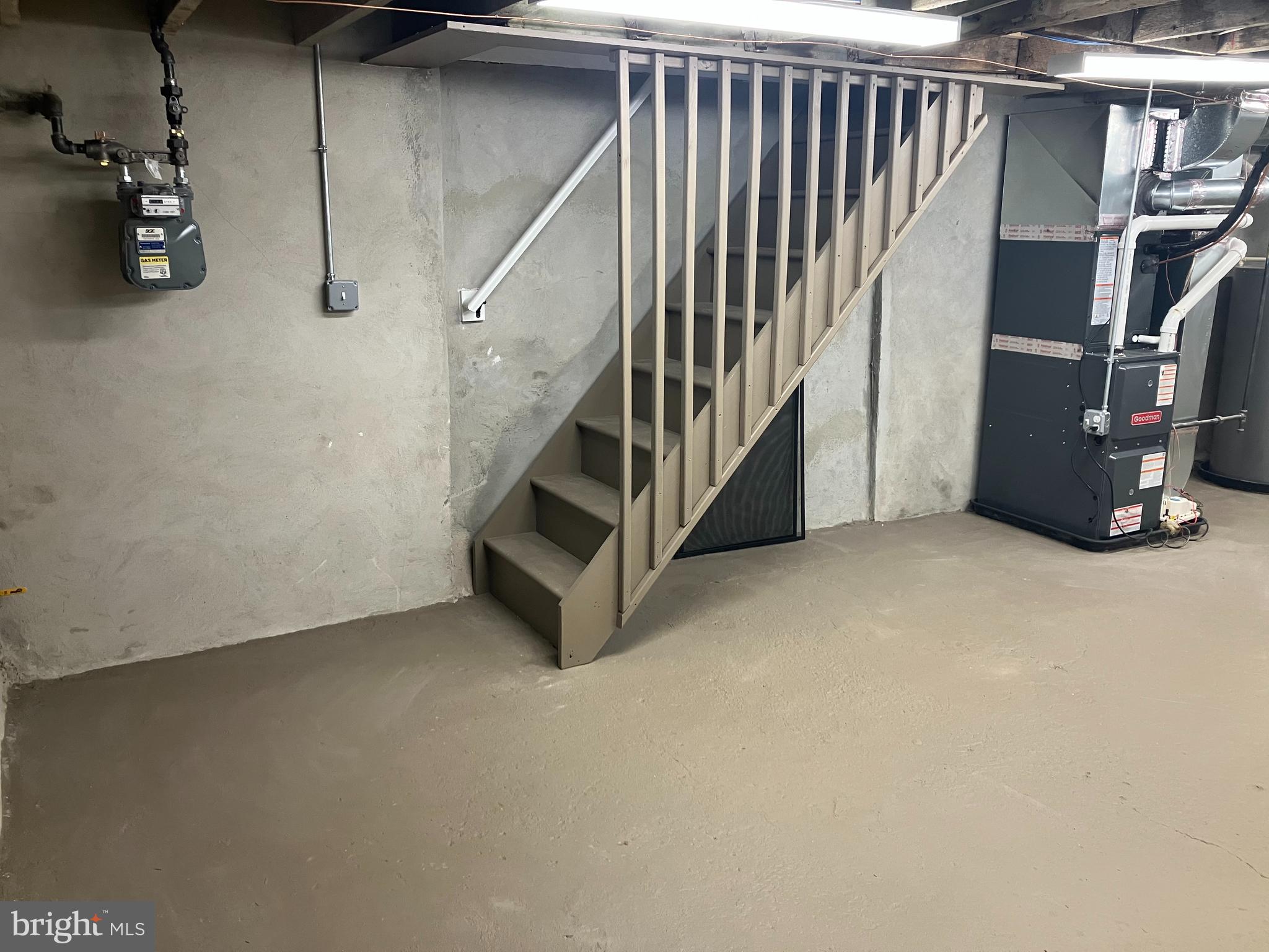 FOUR BY FOUR - Residential