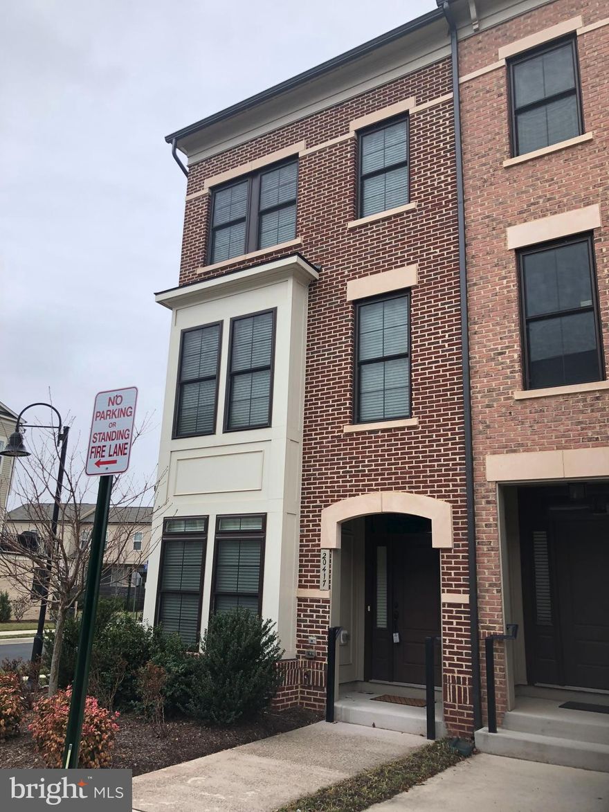 Gorgeous end-unit with complete hardwood florrs with open floor plans, steps to One Loudoun! Gorgeous open concept layout w/ espresso hardwood floors. Stunning gourmet kitchen w/ double-ovens, gas cooktop, upgraded stainless steel appliances & massive granite kitchen island. 3 big bedrooms each w/ a private bath.