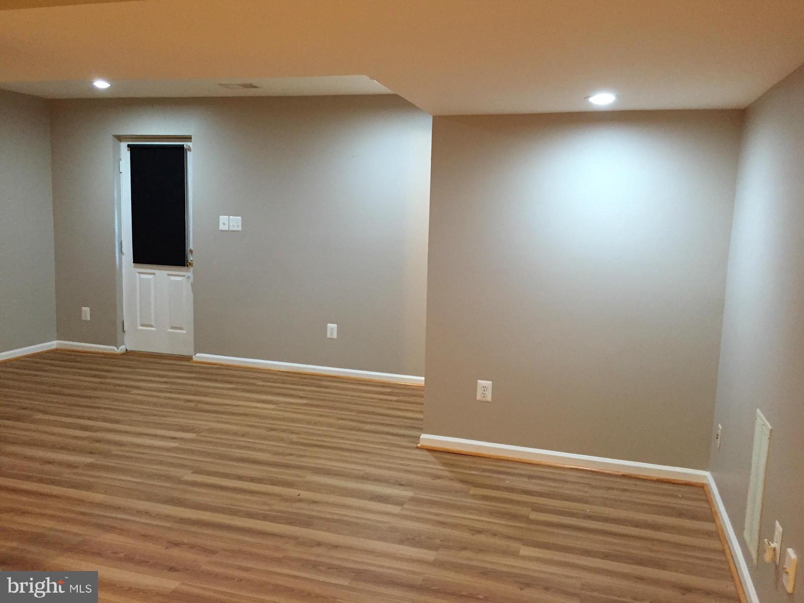 WOODFORD PARK COURTS - Residential Lease