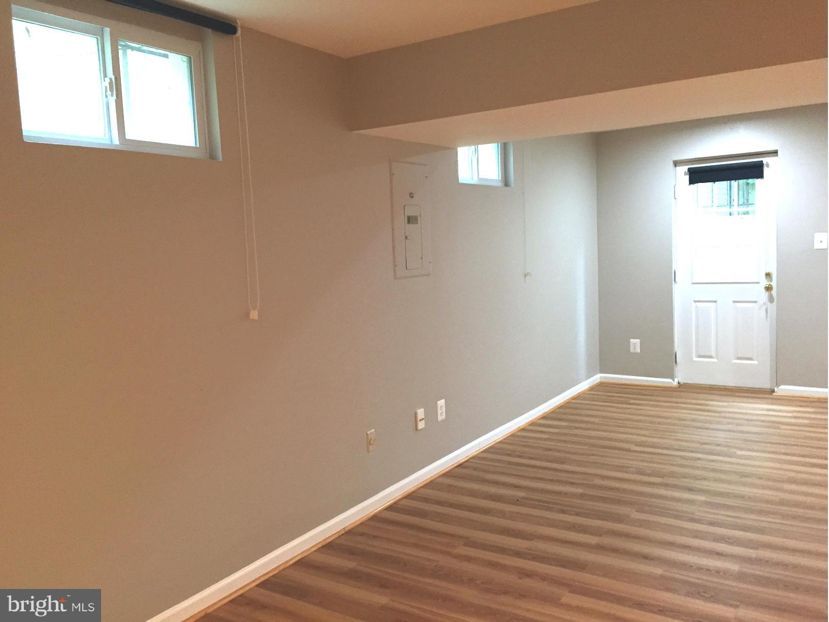 WOODFORD PARK COURTS - Residential Lease