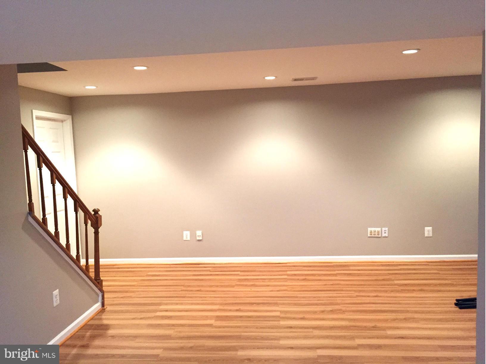 WOODFORD PARK COURTS - Residential Lease