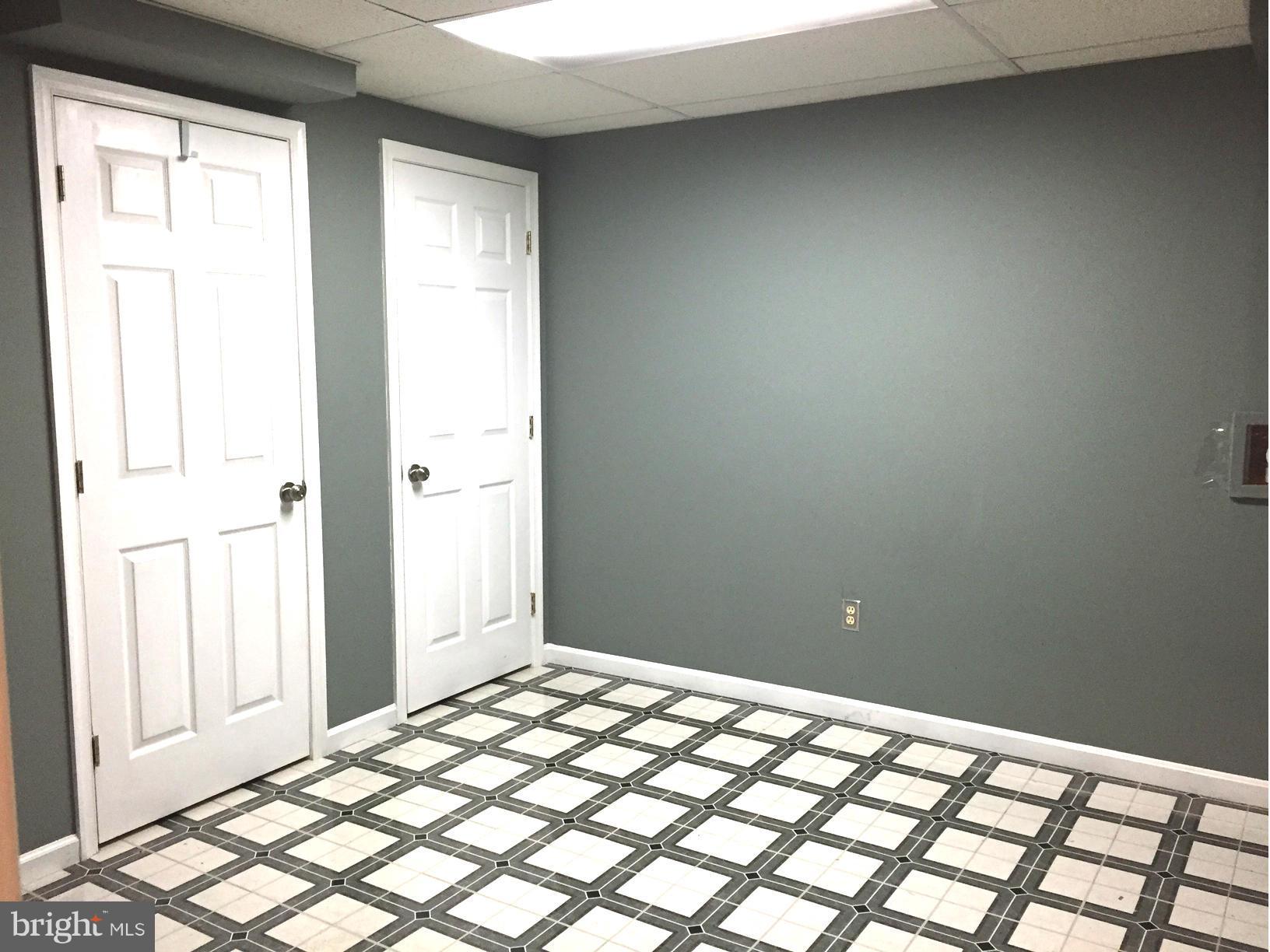 WOODFORD PARK COURTS - Residential Lease