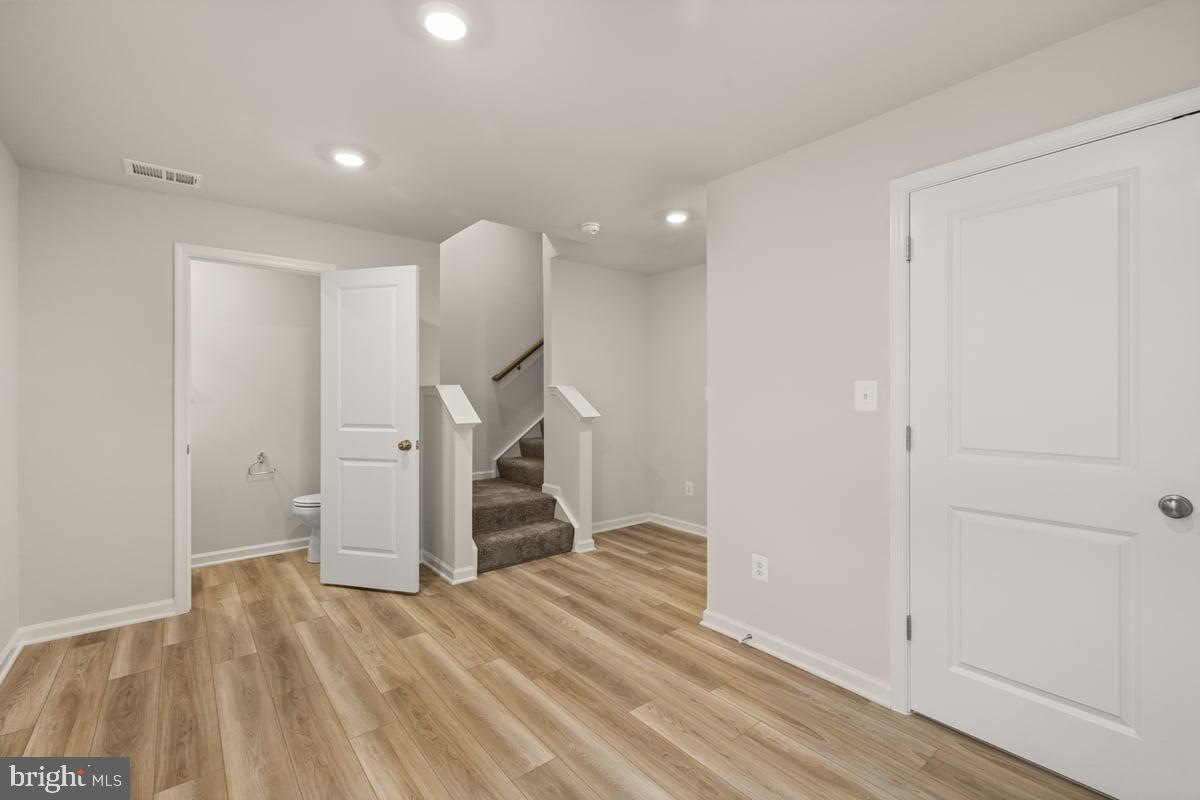 RED CLOVER MEADOWS - Residential Lease