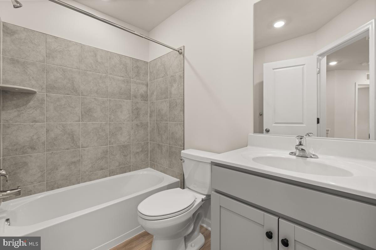 RED CLOVER MEADOWS - Residential Lease